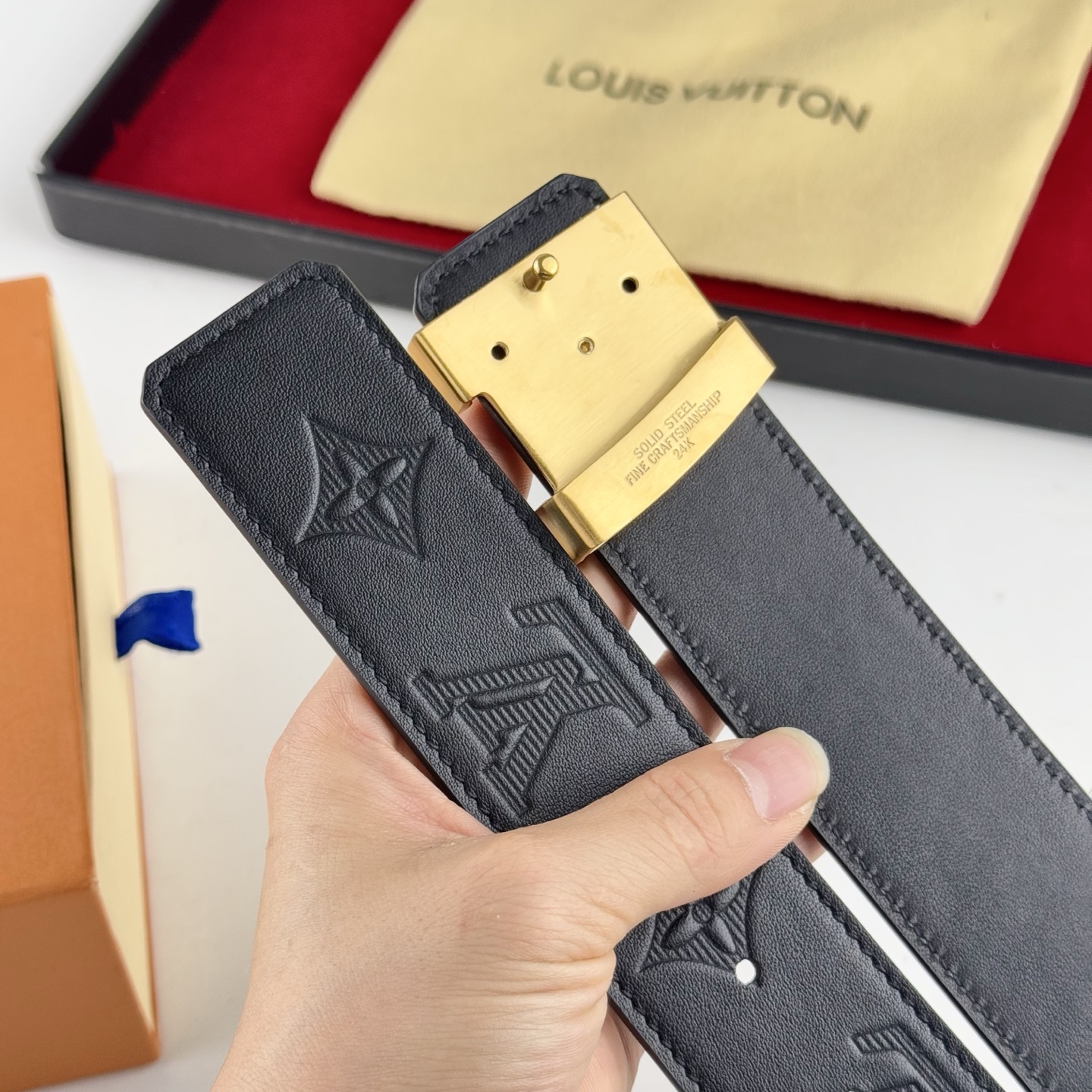。 LV。商务休闲、正装均可佩戴！3.8cm 最新款扣头，抛光扣头、时尚潮流