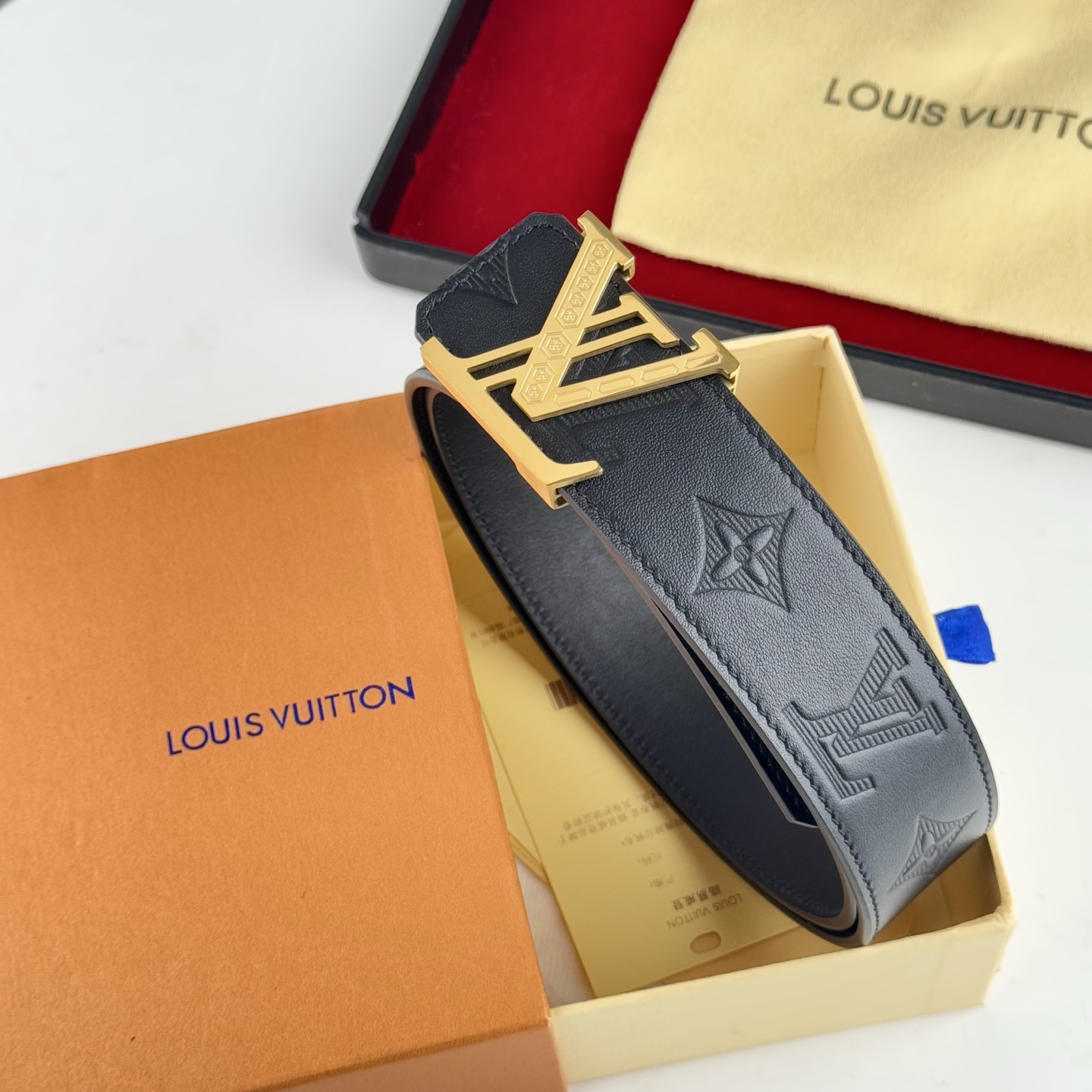 。 LV。商务休闲、正装均可佩戴！3.8cm 最新款扣头，抛光扣头、时尚潮流