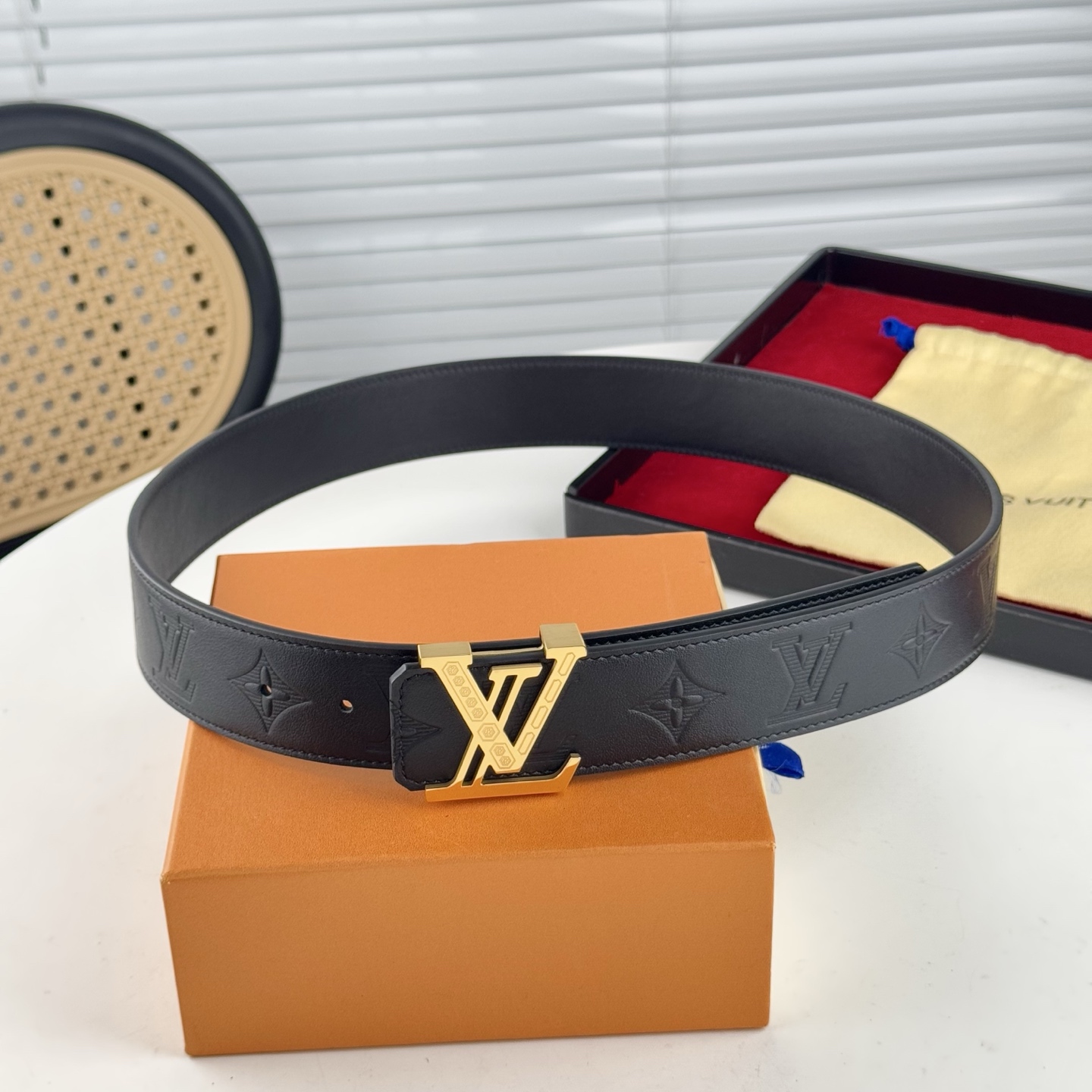 。 LV。商务休闲、正装均可佩戴！3.8cm 最新款扣头，抛光扣头、时尚潮流