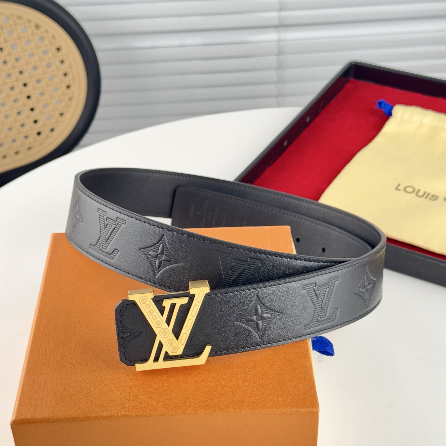 。 LV。商务休闲、正装均可佩戴！3.8cm 最新款扣头，抛光扣头、时尚潮流