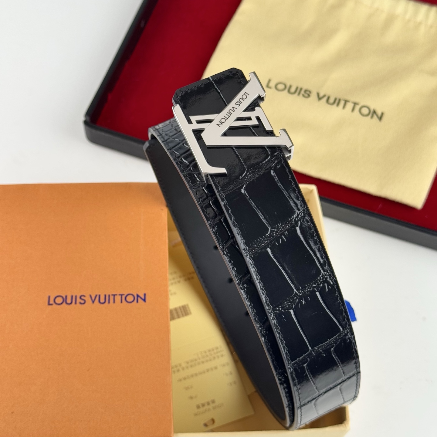 。 LV。商务休闲、正装均可佩戴！3.8cm 最新款扣头，抛光扣头、时尚潮流