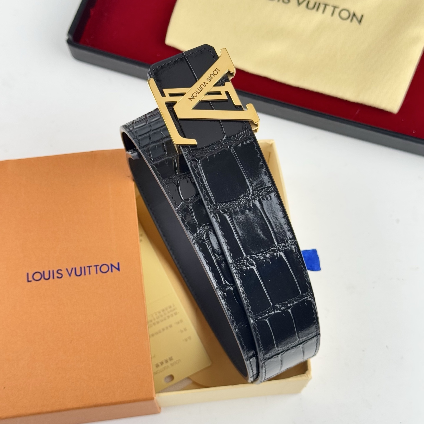 。 LV。商务休闲、正装均可佩戴！3.8cm 最新款扣头，抛光扣头、时尚潮流
