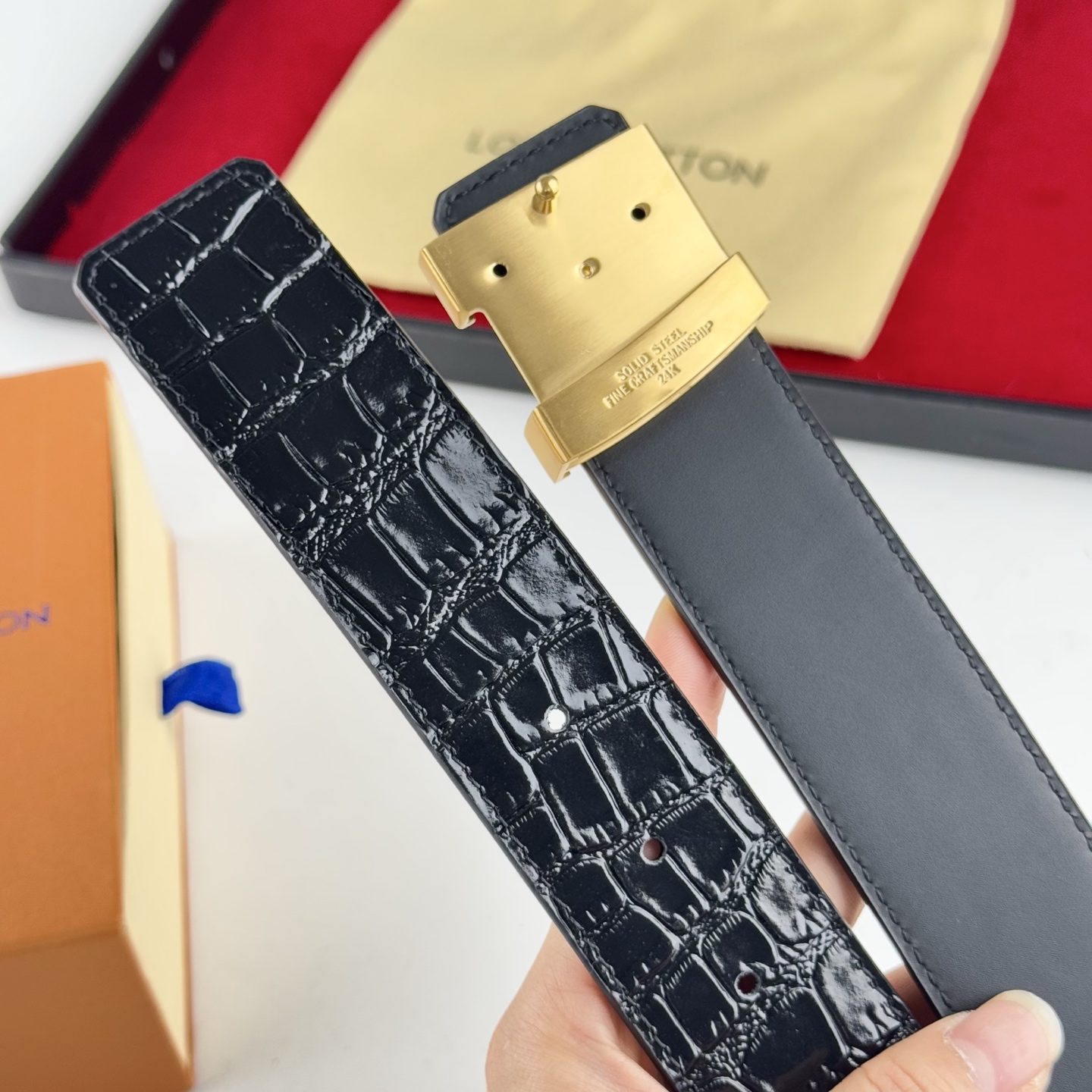 。 LV。商务休闲、正装均可佩戴！3.8cm 最新款扣头，抛光扣头、时尚潮流
