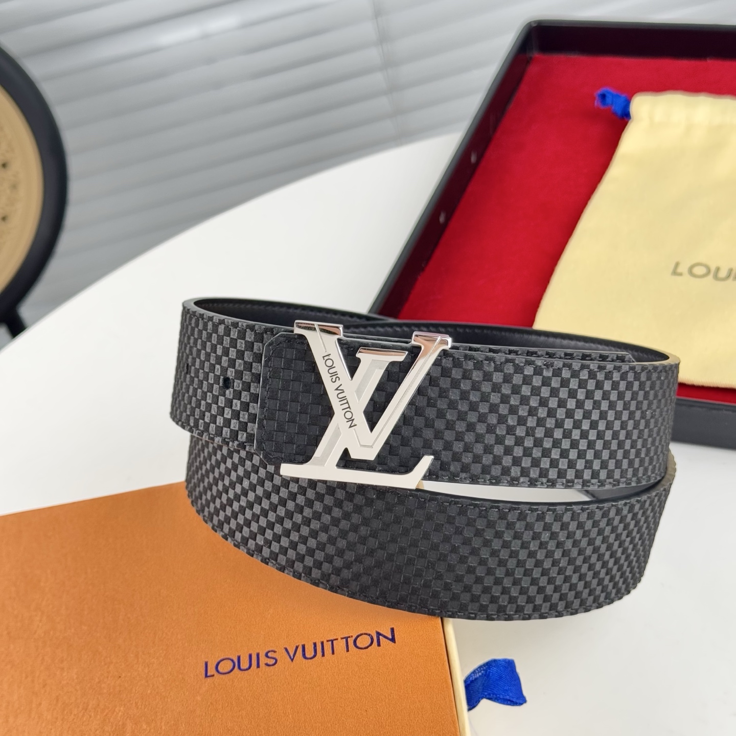 。 LV。商务休闲、正装均可佩戴！3.8cm 最新款扣头，抛光扣头、时尚潮流