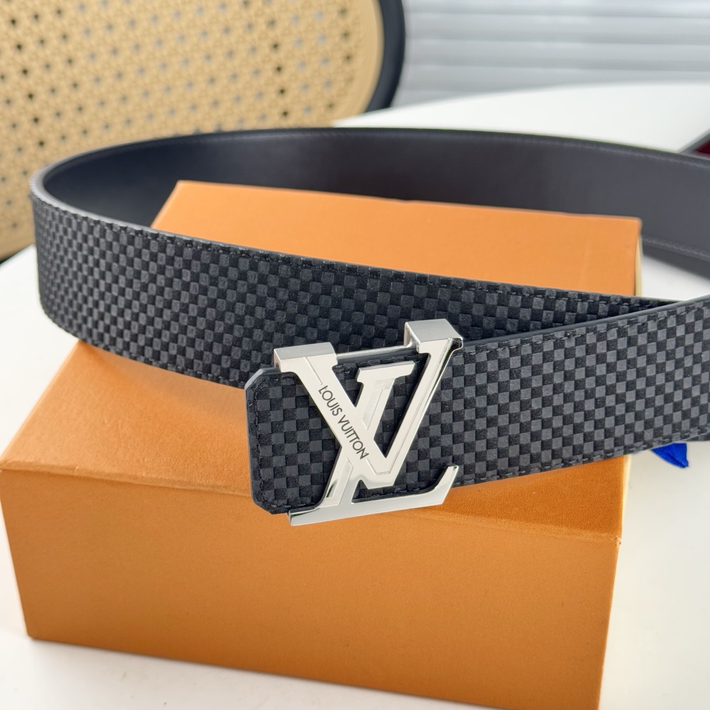 。 LV。商务休闲、正装均可佩戴！3.8cm 最新款扣头，抛光扣头、时尚潮流