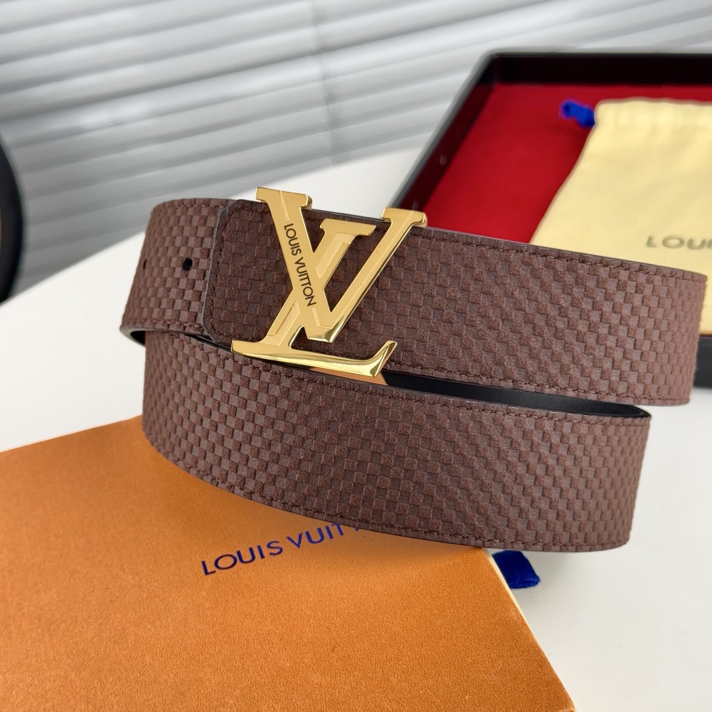 。 LV。商务休闲、正装均可佩戴！3.8cm 最新款扣头，抛光扣头、时尚潮流