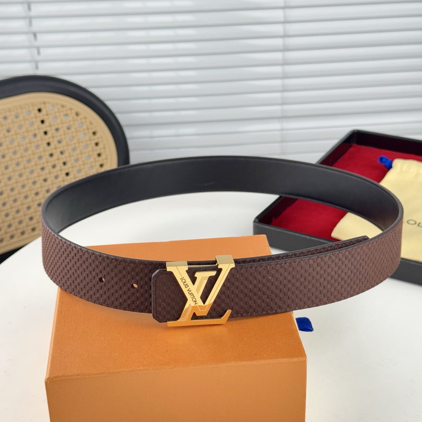 。 LV。商务休闲、正装均可佩戴！3.8cm 最新款扣头，抛光扣头、时尚潮流