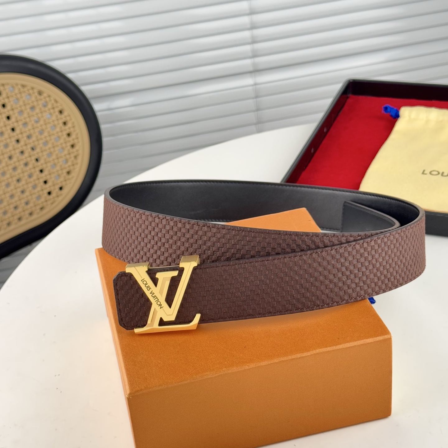 。 LV。商务休闲、正装均可佩戴！3.8cm 最新款扣头，抛光扣头、时尚潮流