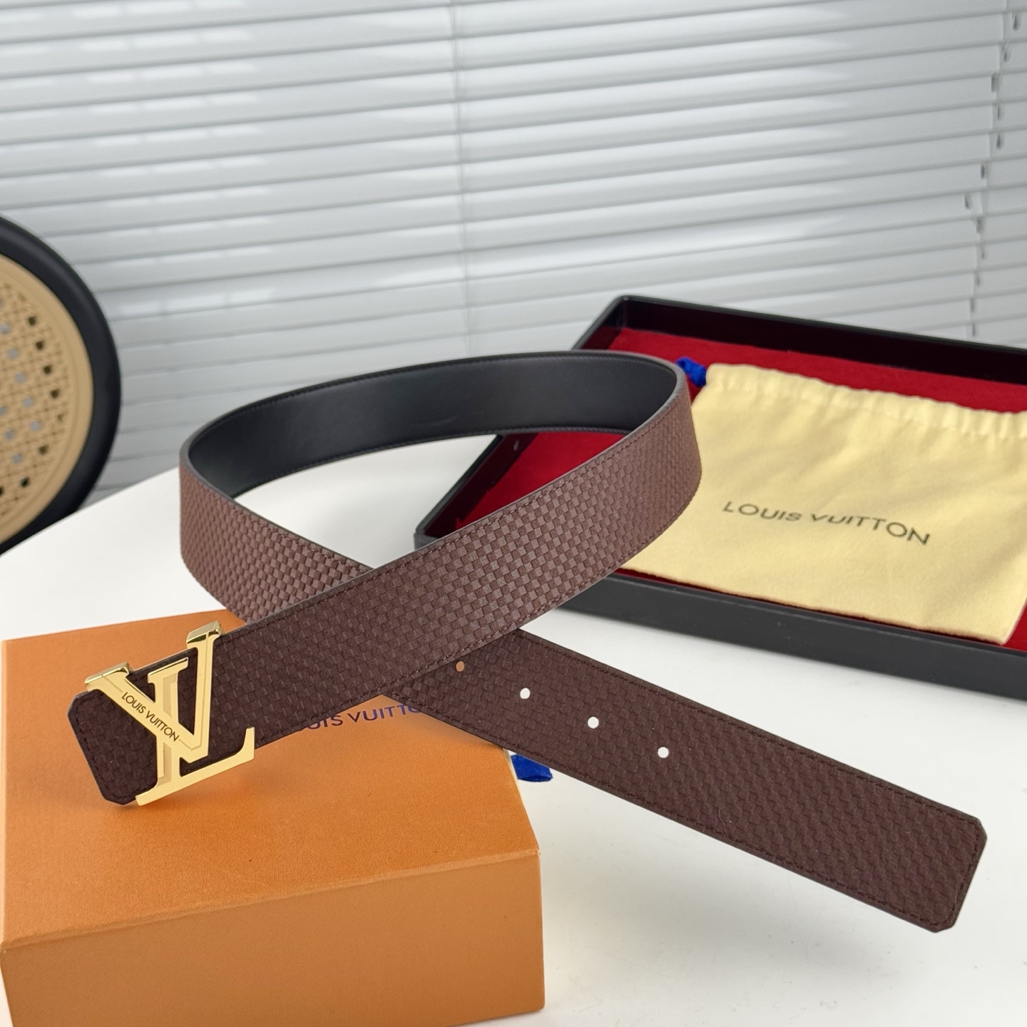 。 LV。商务休闲、正装均可佩戴！3.8cm 最新款扣头，抛光扣头、时尚潮流