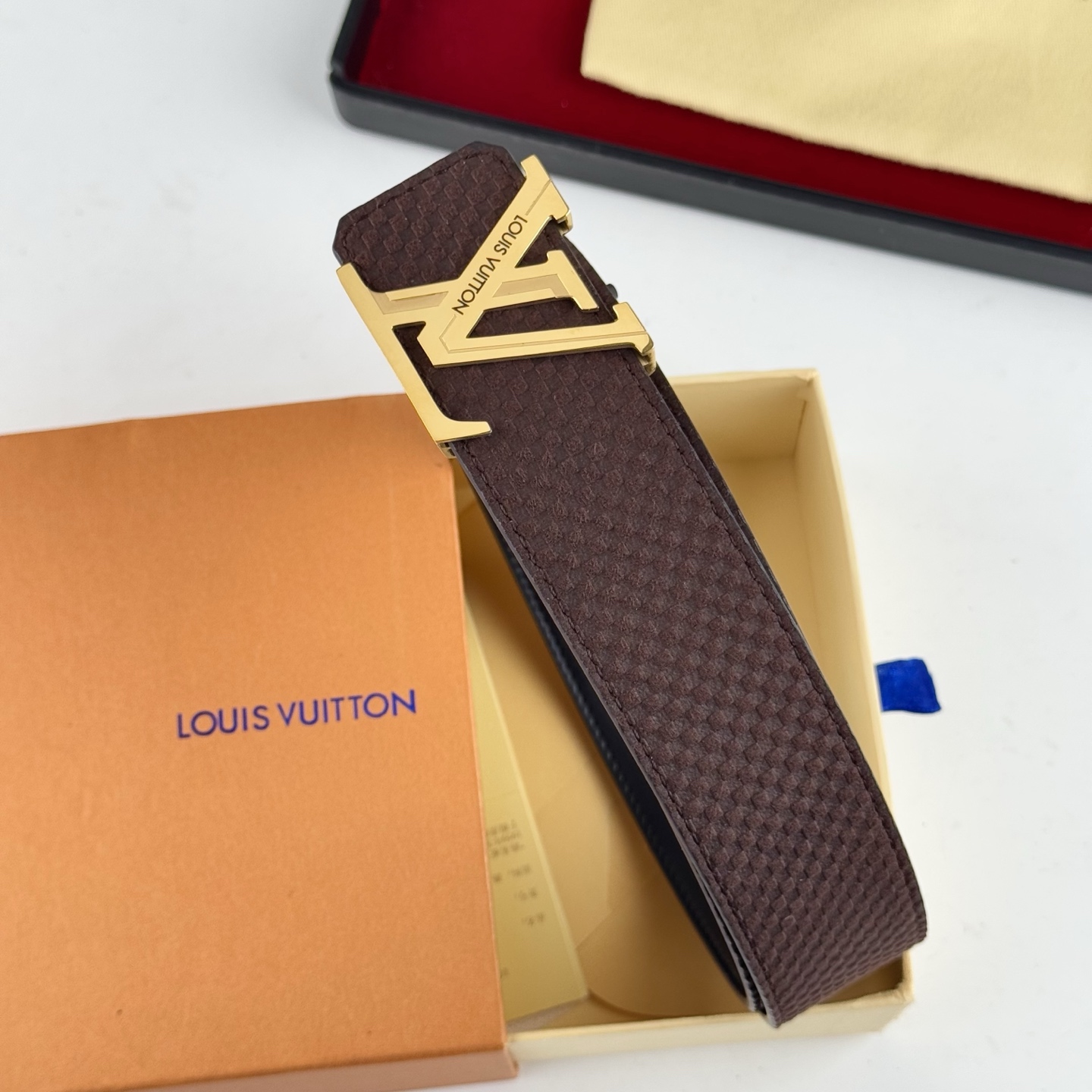 。 LV。商务休闲、正装均可佩戴！3.8cm 最新款扣头，抛光扣头、时尚潮流