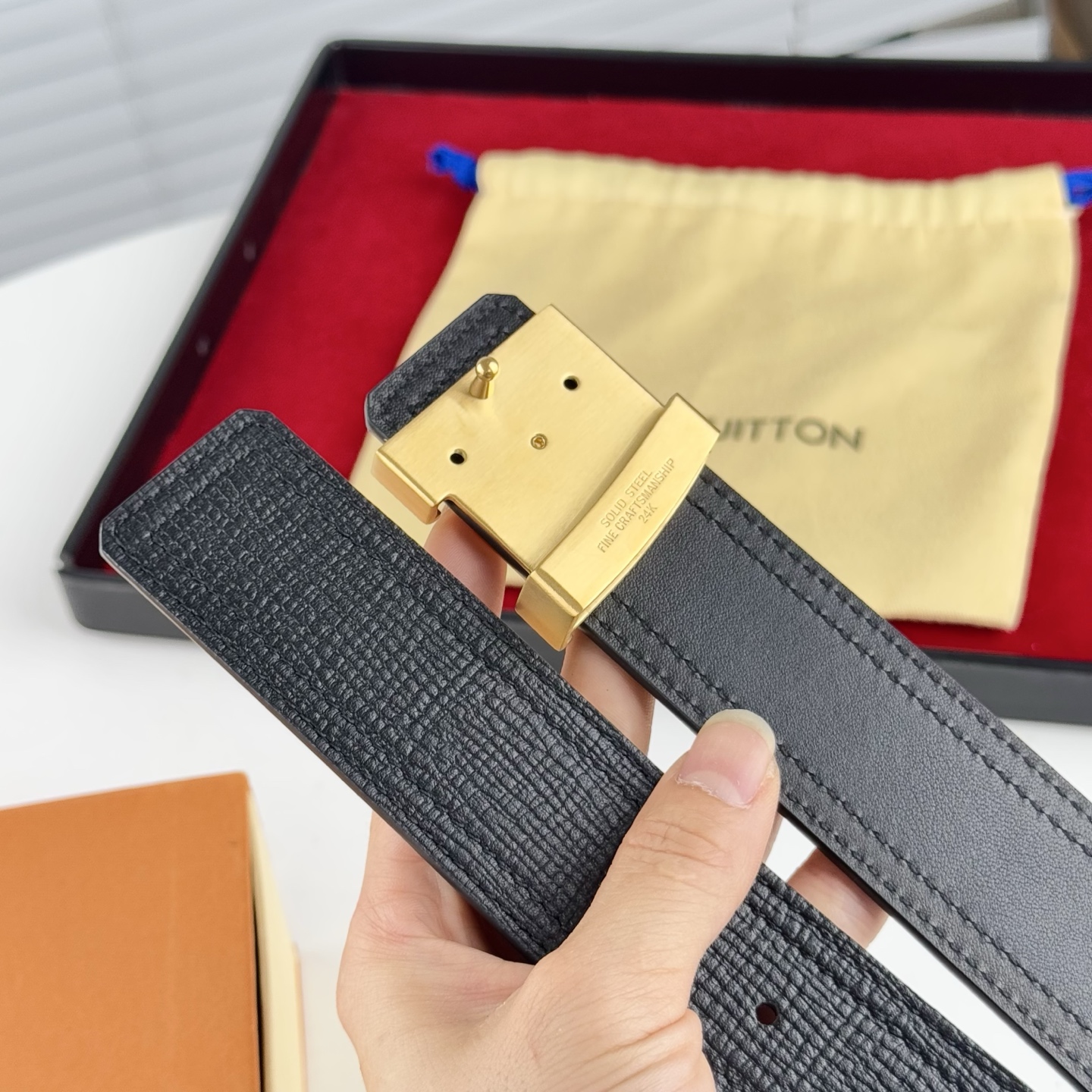 。 LV。商务休闲、正装均可佩戴！3.8cm 最新款扣头，抛光扣头、时尚潮流