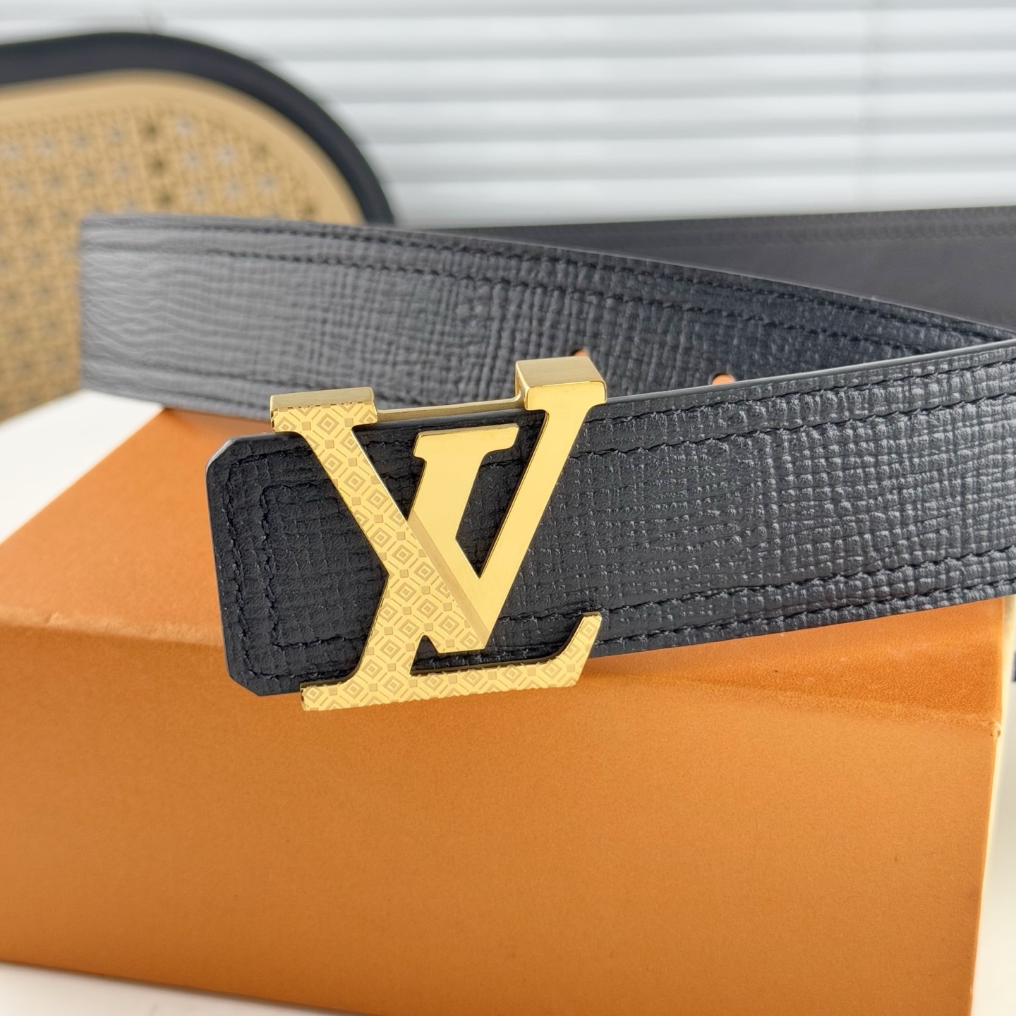 。 LV。商务休闲、正装均可佩戴！3.8cm 最新款扣头，抛光扣头、时尚潮流