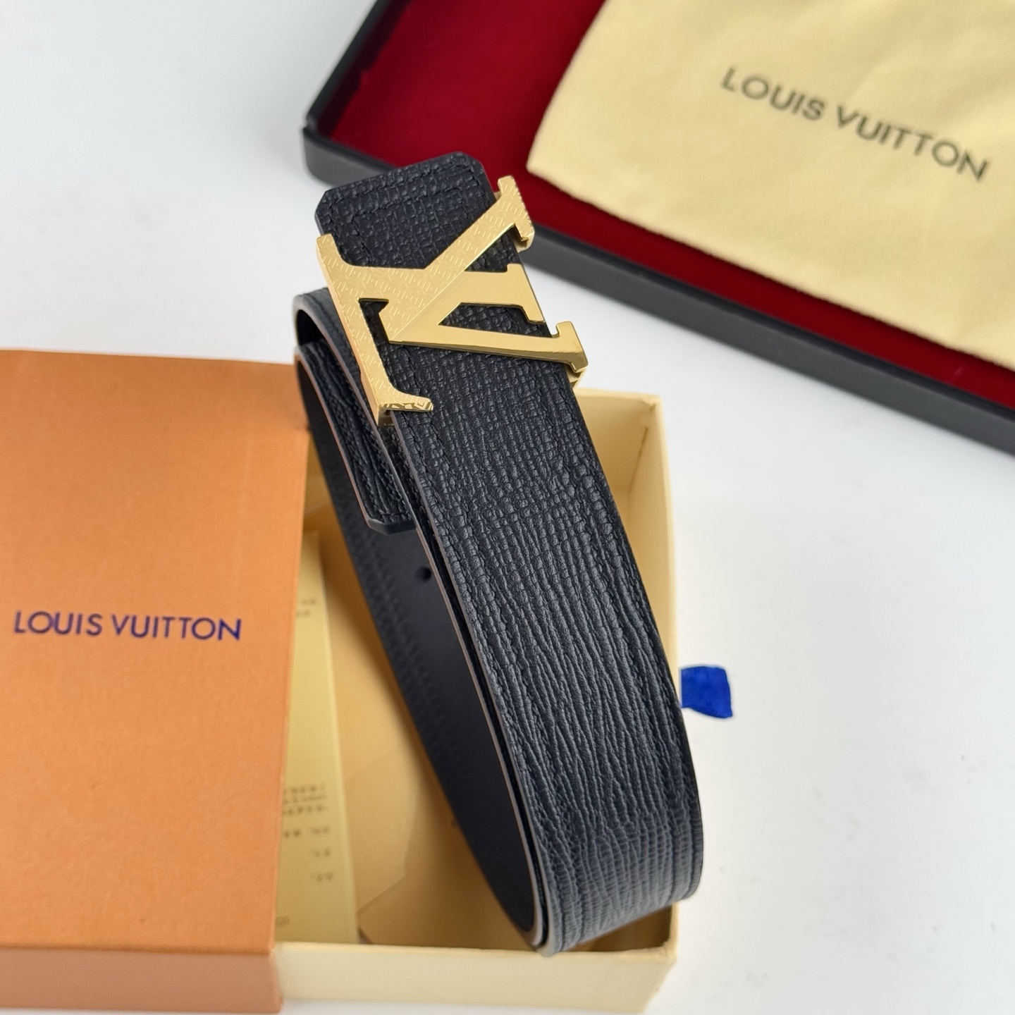 。 LV。商务休闲、正装均可佩戴！3.8cm 最新款扣头，抛光扣头、时尚潮流