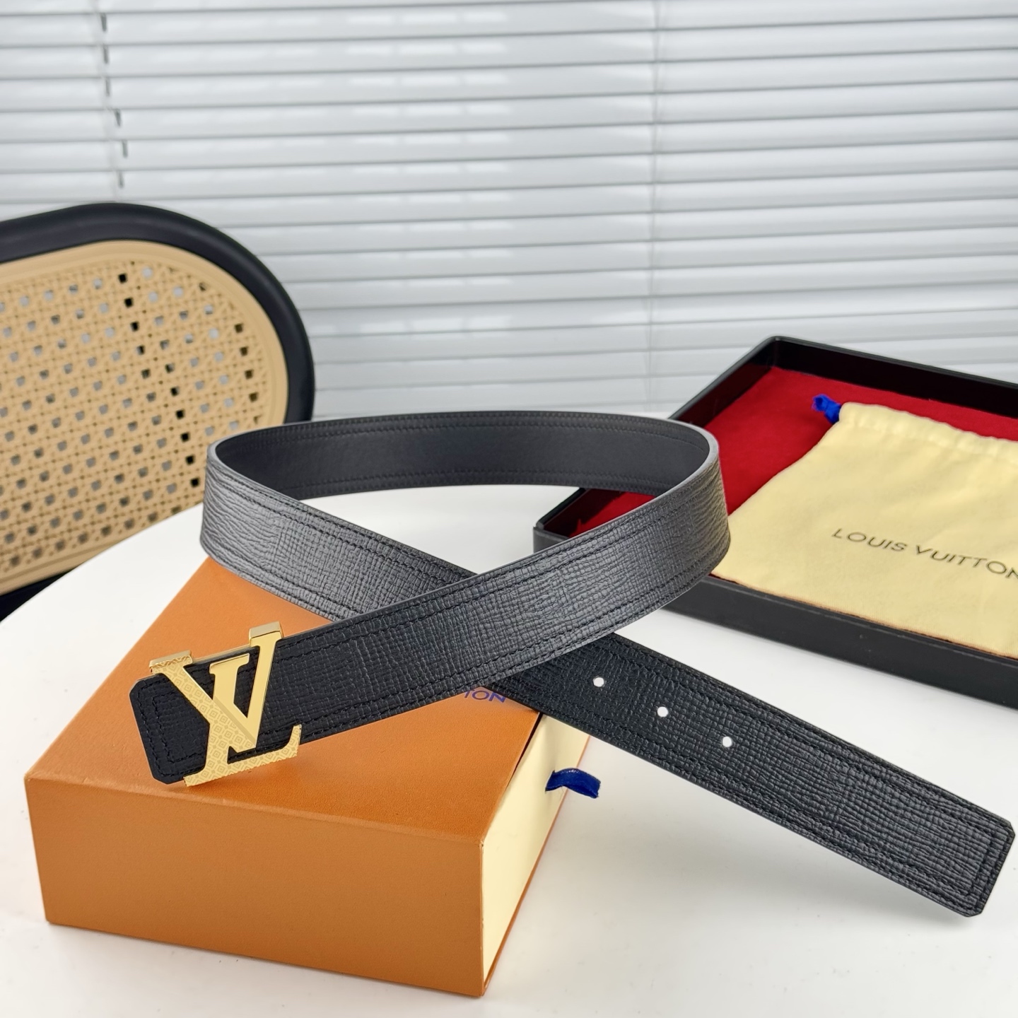 。 LV。商务休闲、正装均可佩戴！3.8cm 最新款扣头，抛光扣头、时尚潮流