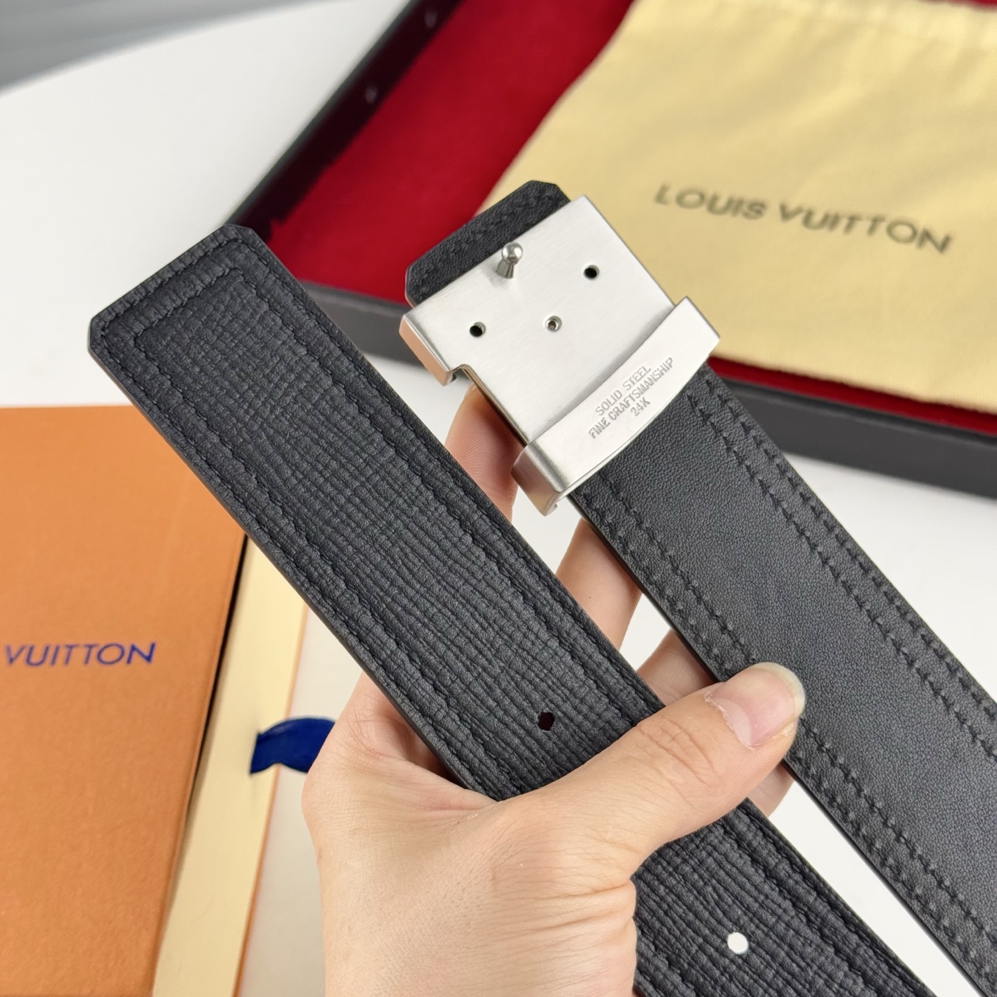 。 LV。商务休闲、正装均可佩戴！3.8cm 最新款扣头，抛光扣头、时尚潮流