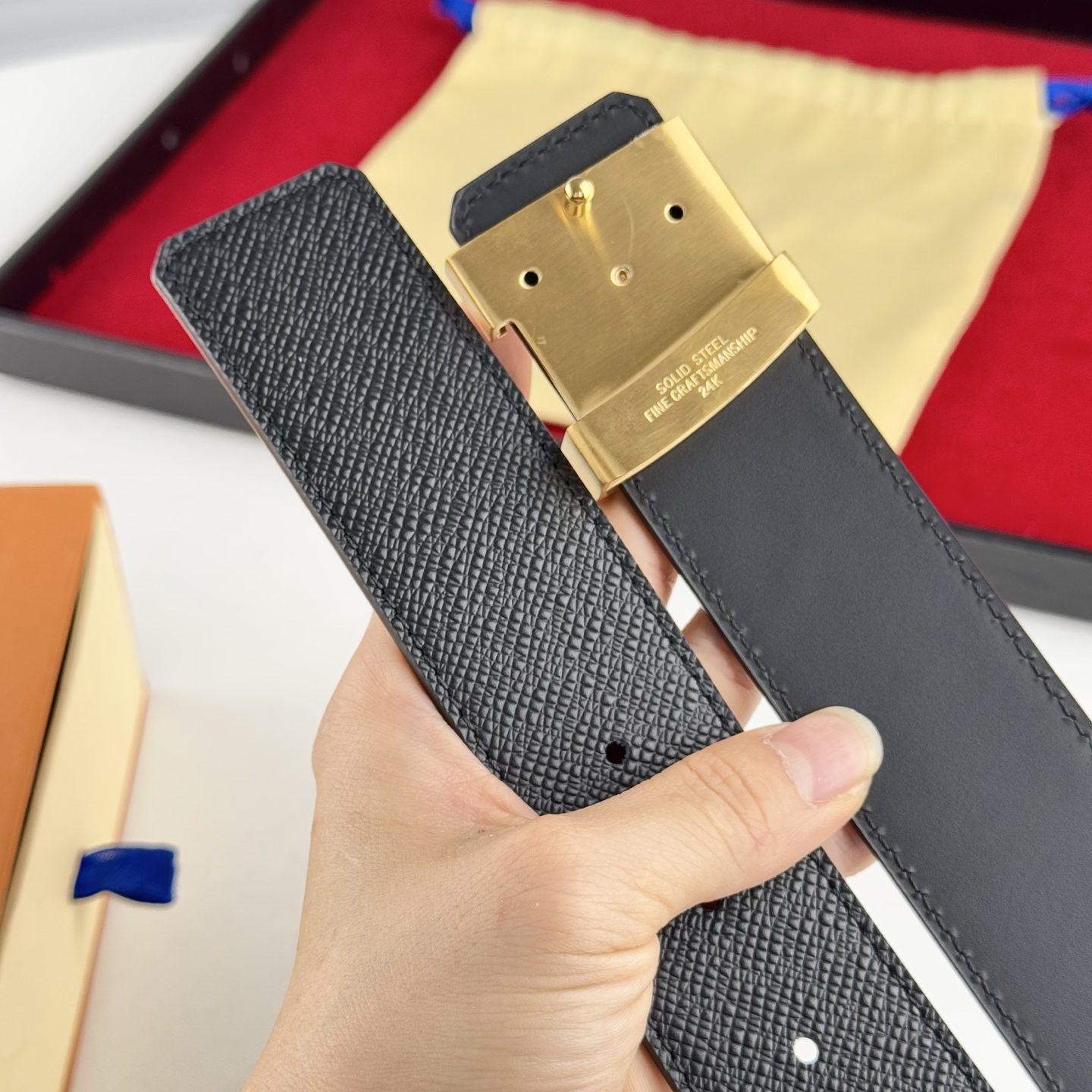 。 LV。商务休闲、正装均可佩戴！3.8cm 最新款扣头，抛光扣头、时尚潮流