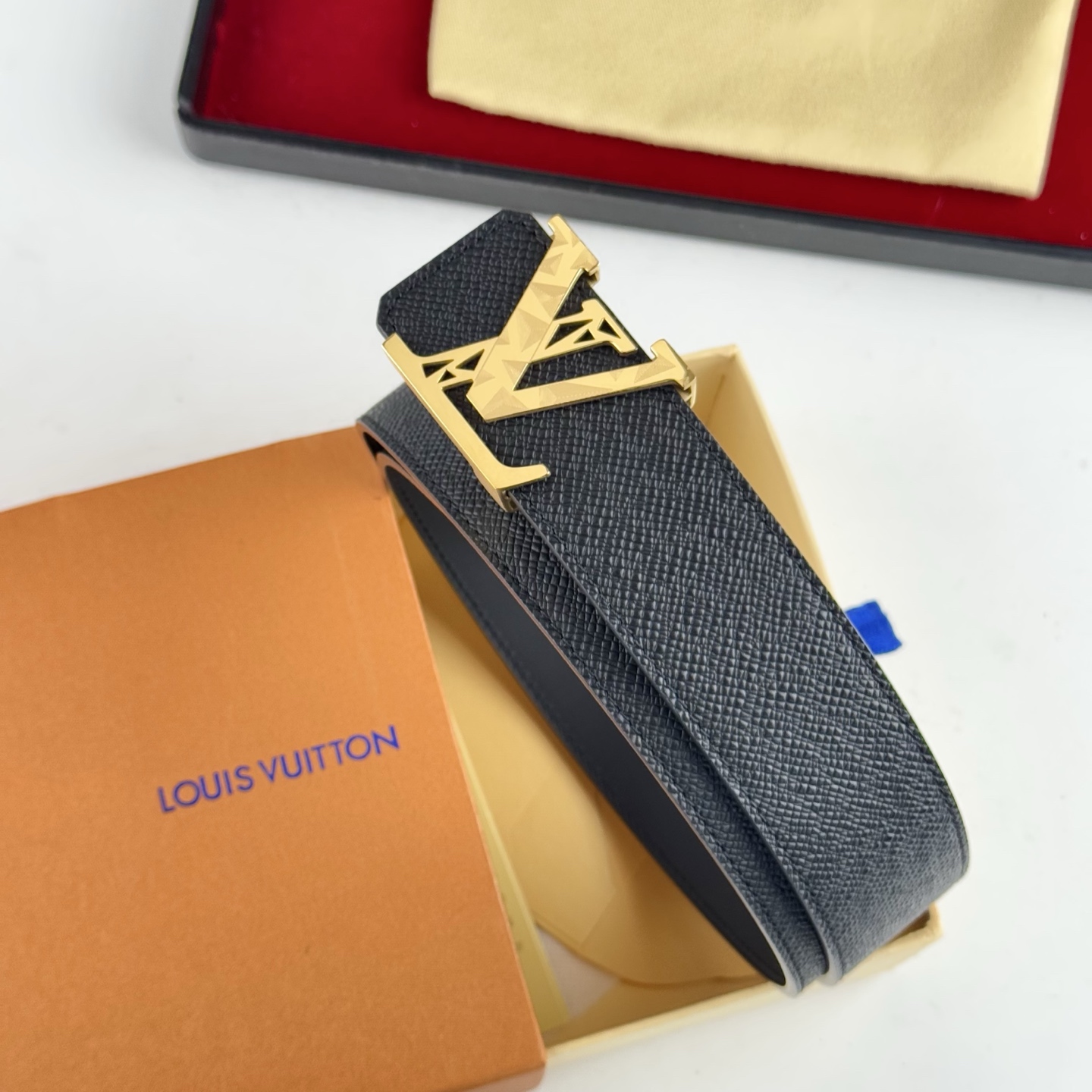 。 LV。商务休闲、正装均可佩戴！3.8cm 最新款扣头，抛光扣头、时尚潮流