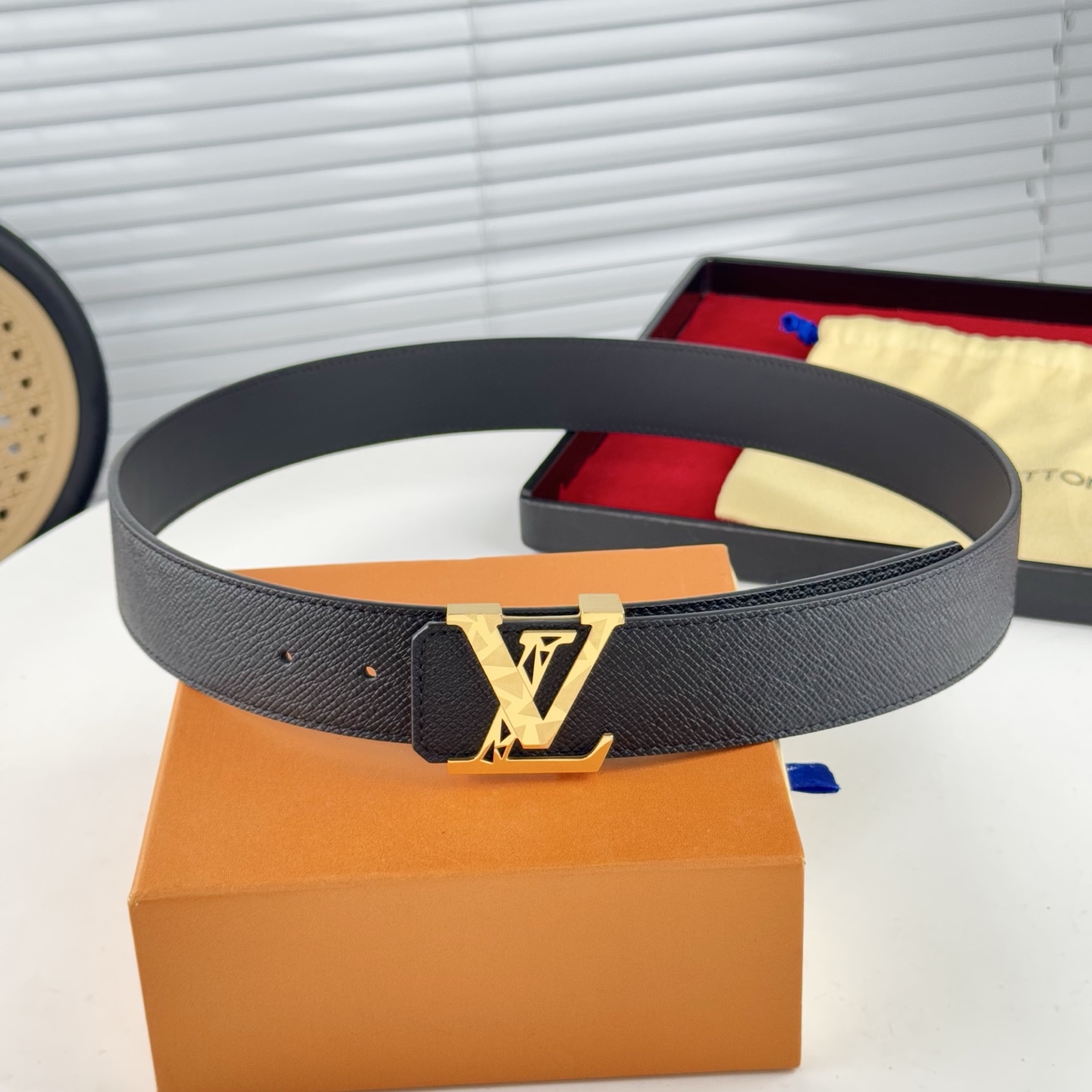 。 LV。商务休闲、正装均可佩戴！3.8cm 最新款扣头，抛光扣头、时尚潮流