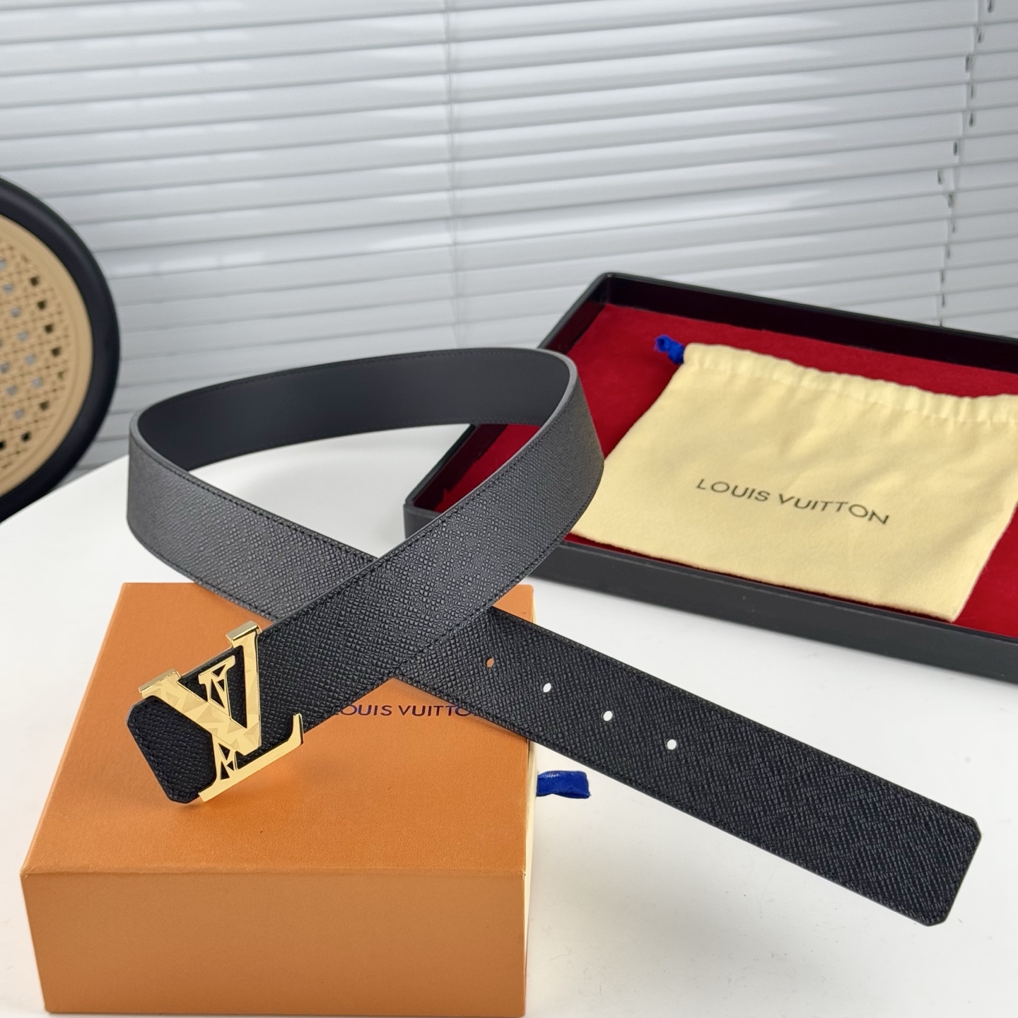 。 LV。商务休闲、正装均可佩戴！3.8cm 最新款扣头，抛光扣头、时尚潮流