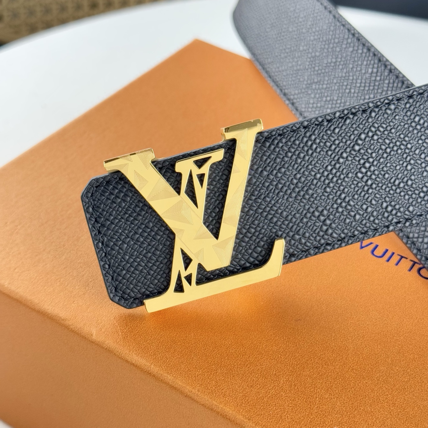 。 LV。商务休闲、正装均可佩戴！3.8cm 最新款扣头，抛光扣头、时尚潮流