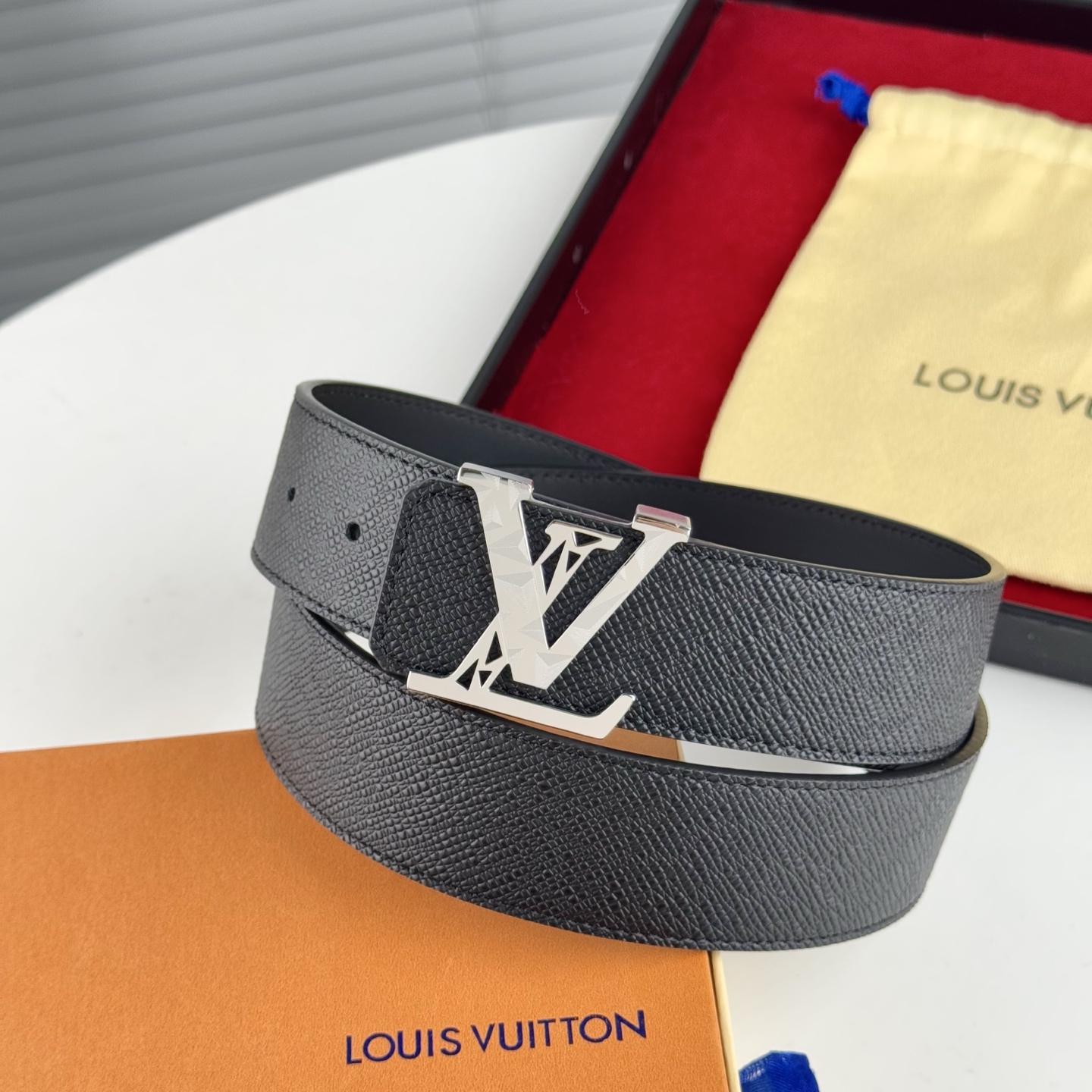 。 LV。商务休闲、正装均可佩戴！3.8cm 最新款扣头，抛光扣头、时尚潮流