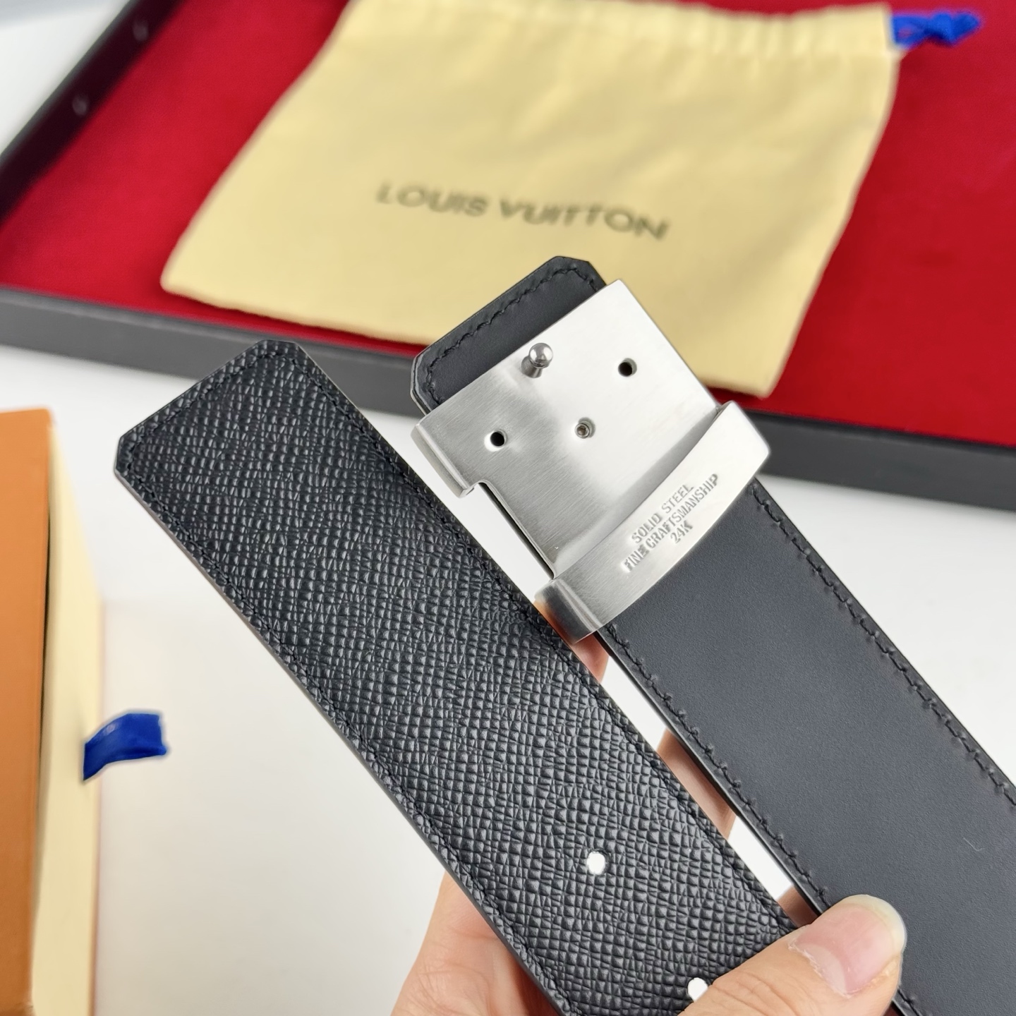 。 LV。商务休闲、正装均可佩戴！3.8cm 最新款扣头，抛光扣头、时尚潮流