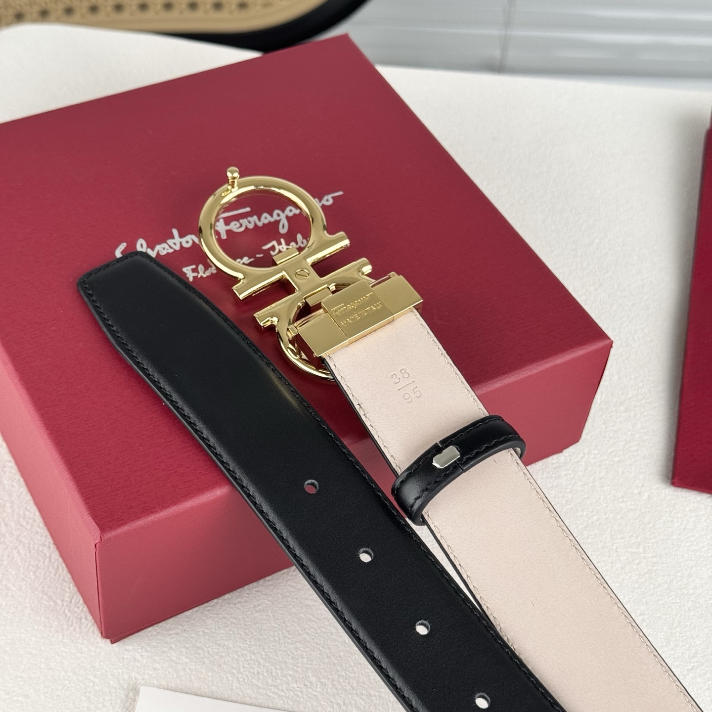 🎩🎩男士费拉，🐂、柔软细腻，百搭大方，宽3.5CM 、
官网同步，商务休闲均可使用！