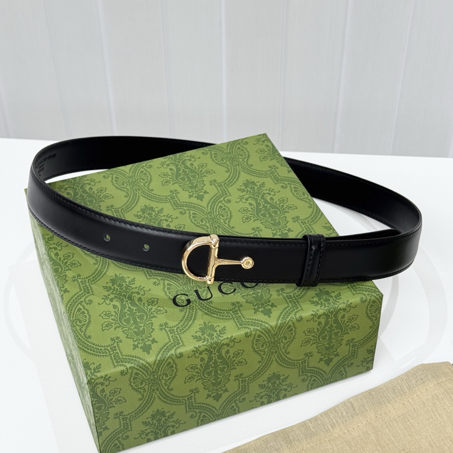 。 gucci、马衔扣腰带，女士净面牛皮，3cm