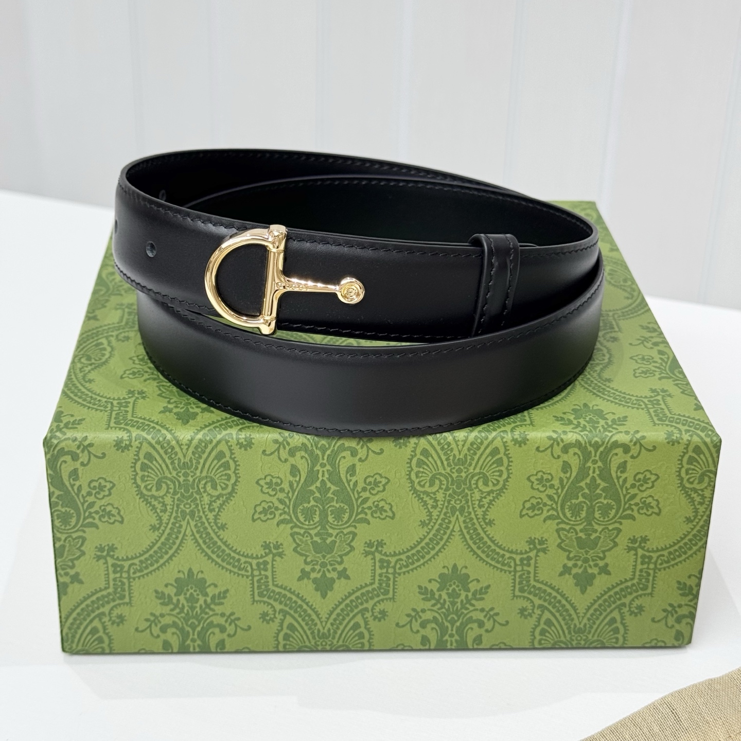。 gucci、马衔扣腰带，女士净面牛皮，3cm