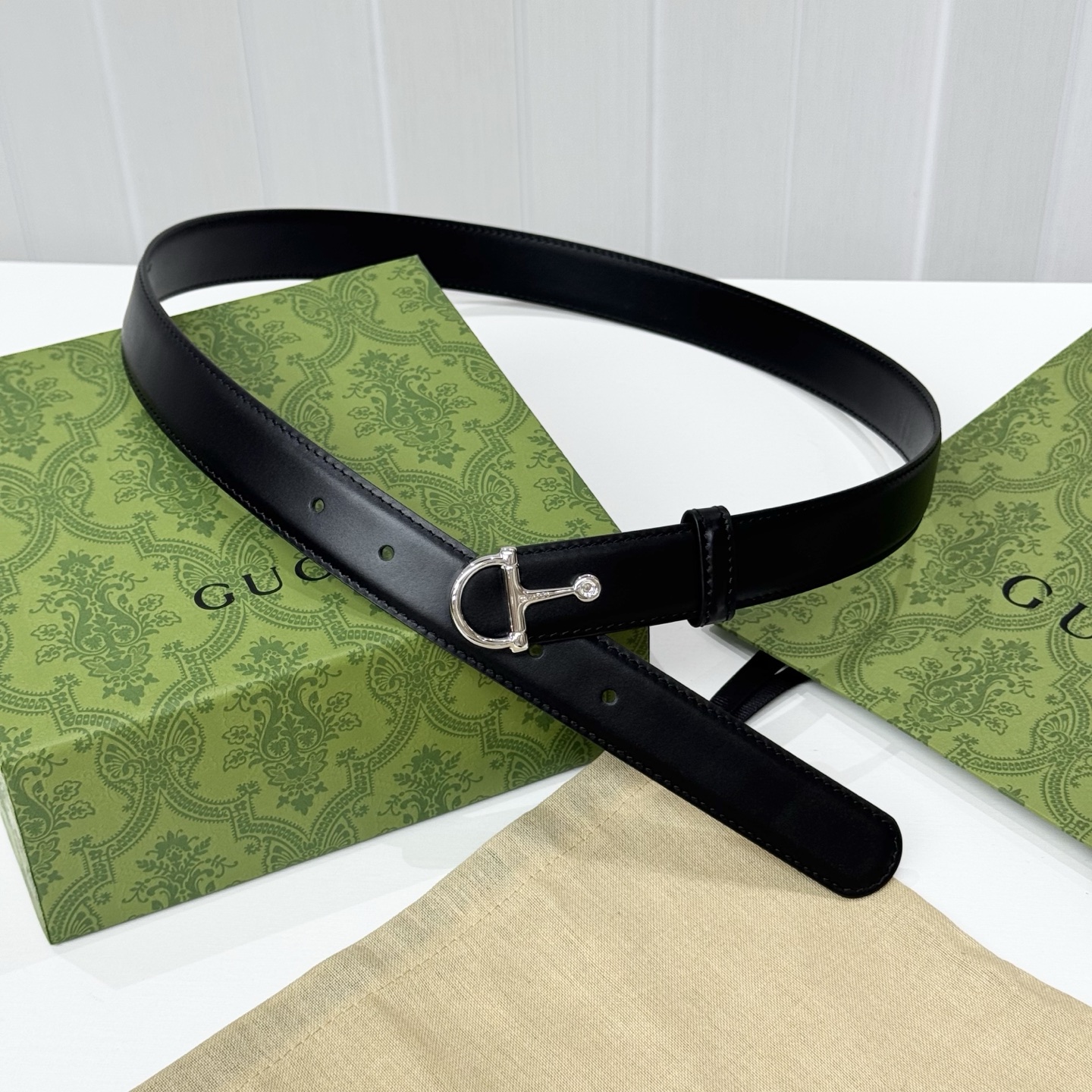 。 gucci、马衔扣腰带，女士净面牛皮，3cm