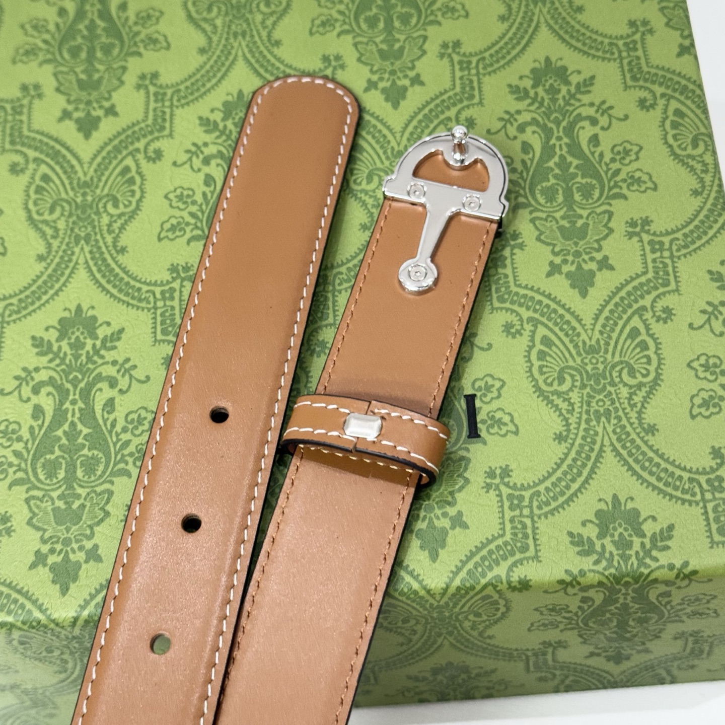 。 gucci、马衔扣腰带，女士净面牛皮，3cm