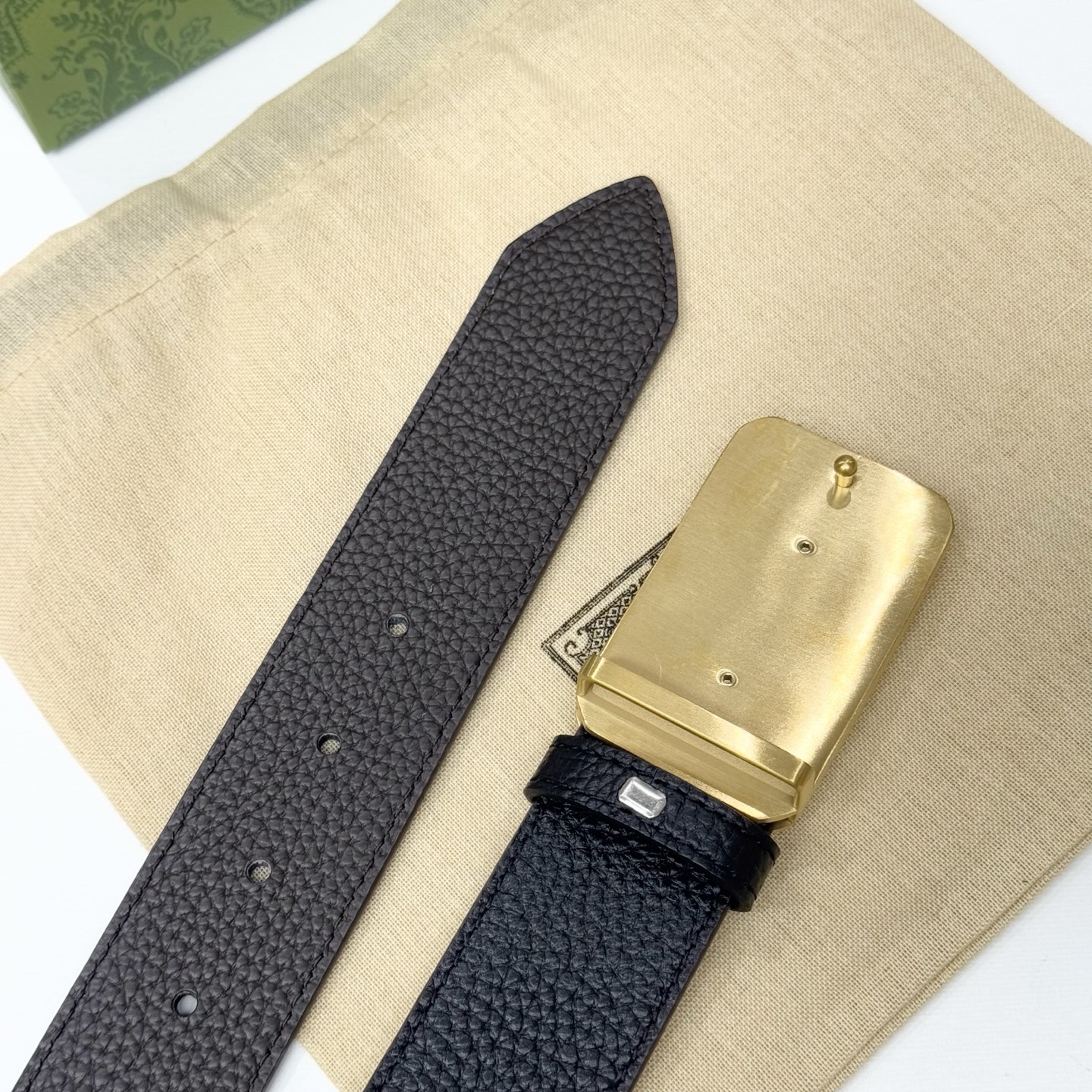 。 古驰商务休闲、正装均可佩戴！3.8cm 最新款扣头，抛光扣头、时尚百搭