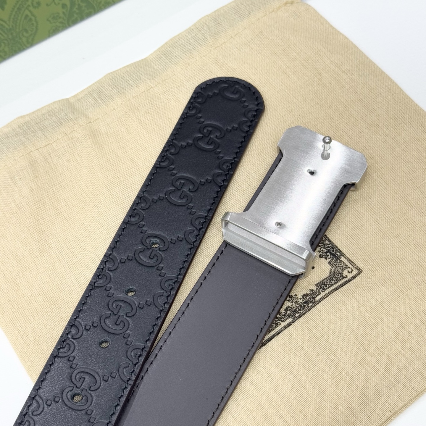 。 古驰商务休闲、正装均可佩戴！3.8cm 最新款扣头，抛光扣头、时尚百搭