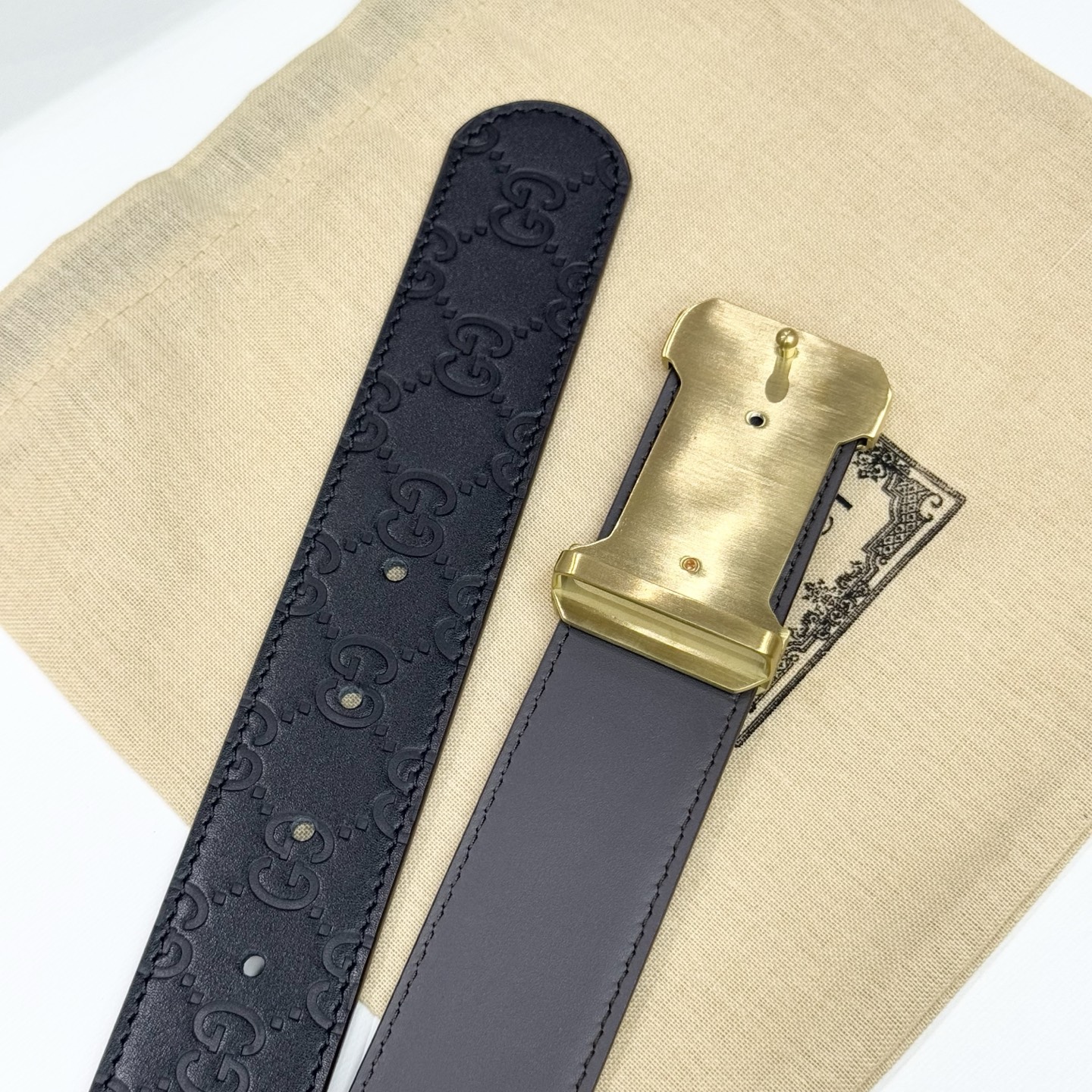 。 古驰商务休闲、正装均可佩戴！3.8cm 最新款扣头，抛光扣头、时尚百搭