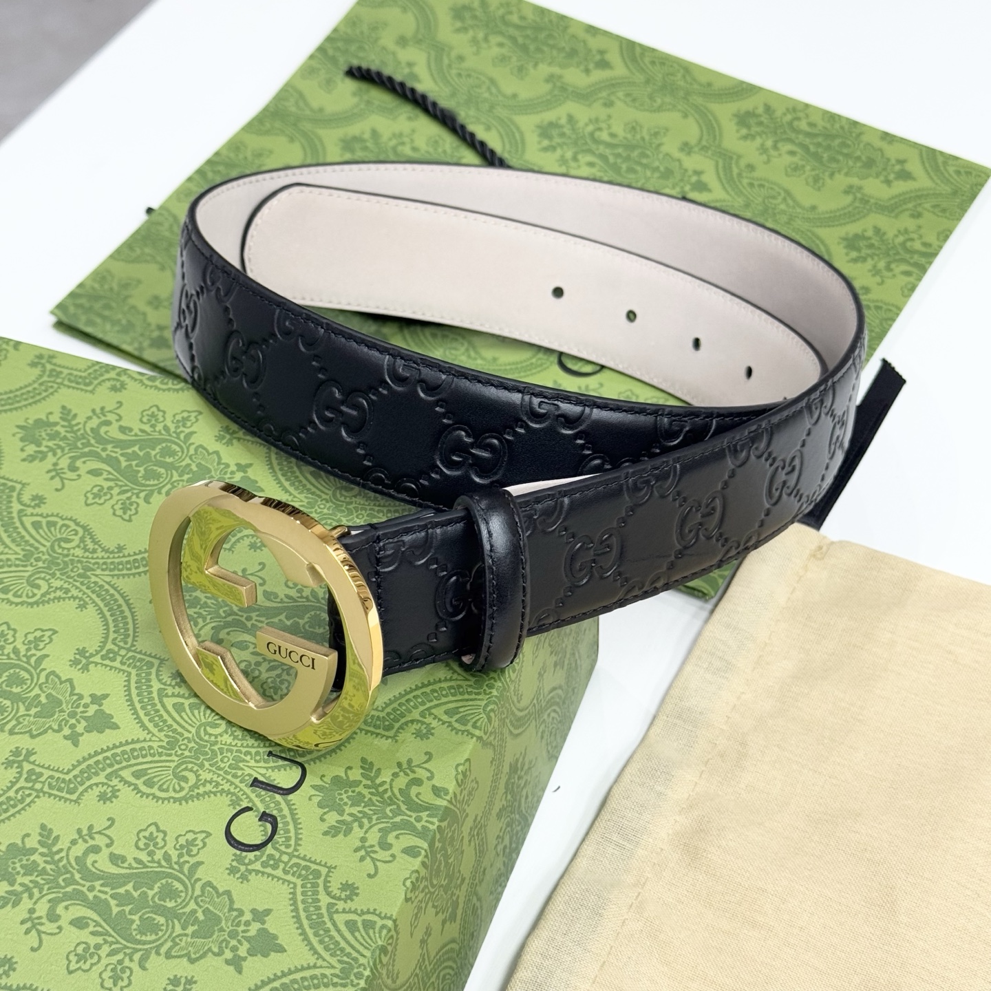 。 古驰商务休闲、正装均可佩戴！3.8cm 最新款扣头，抛光扣头、时尚百搭