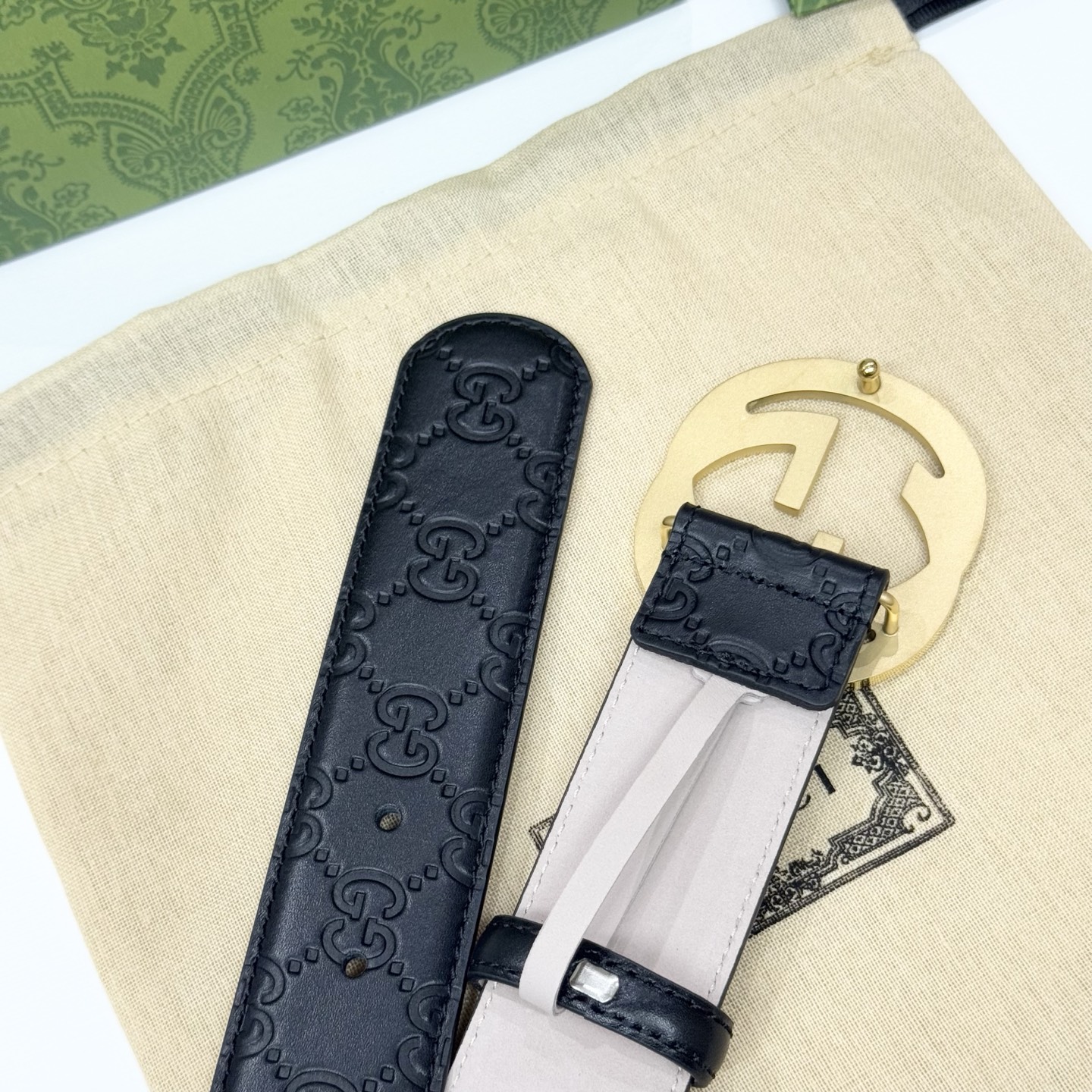 。 古驰商务休闲、正装均可佩戴！3.8cm 最新款扣头，抛光扣头、时尚百搭