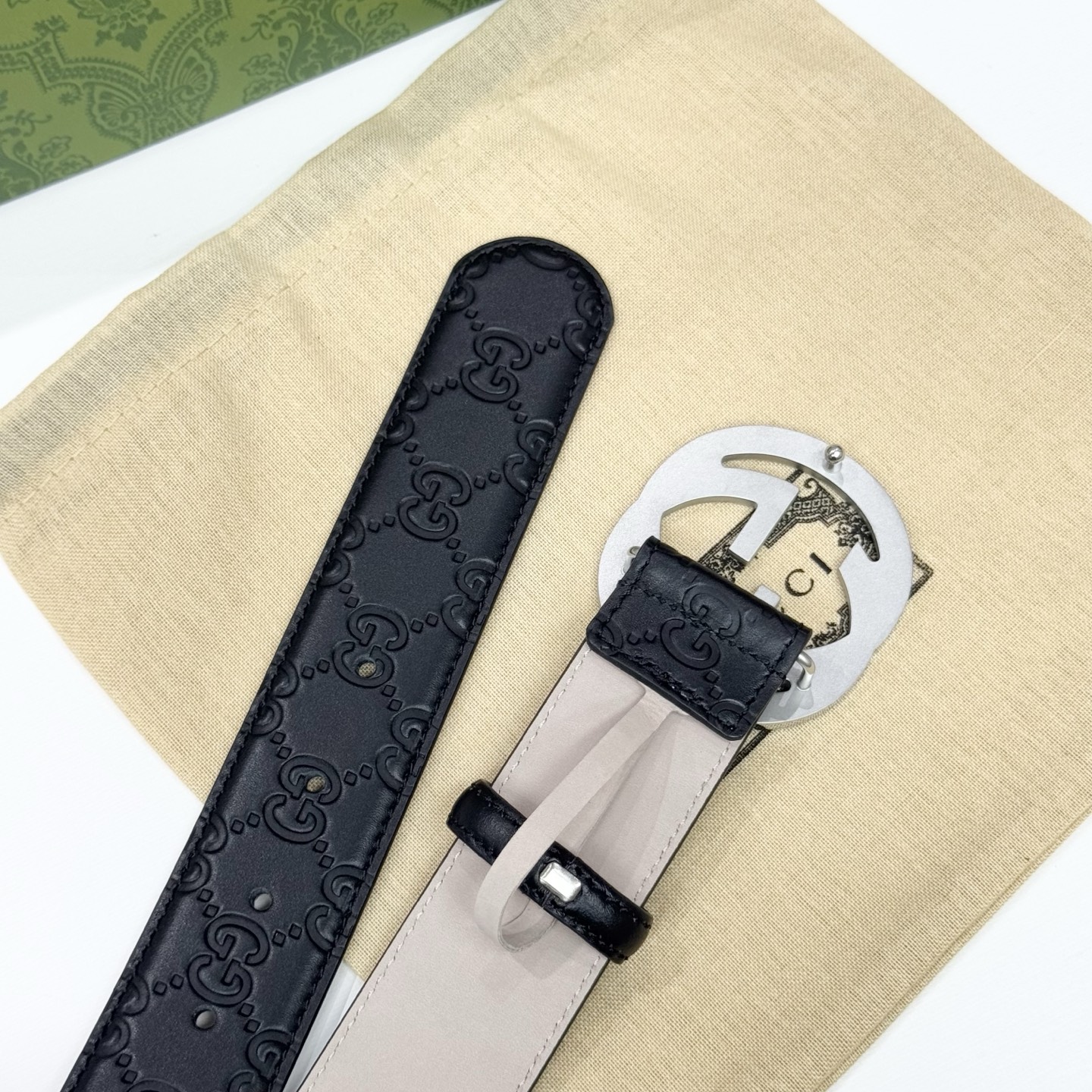 。 古驰商务休闲、正装均可佩戴！3.8cm 最新款扣头，抛光扣头、时尚百搭