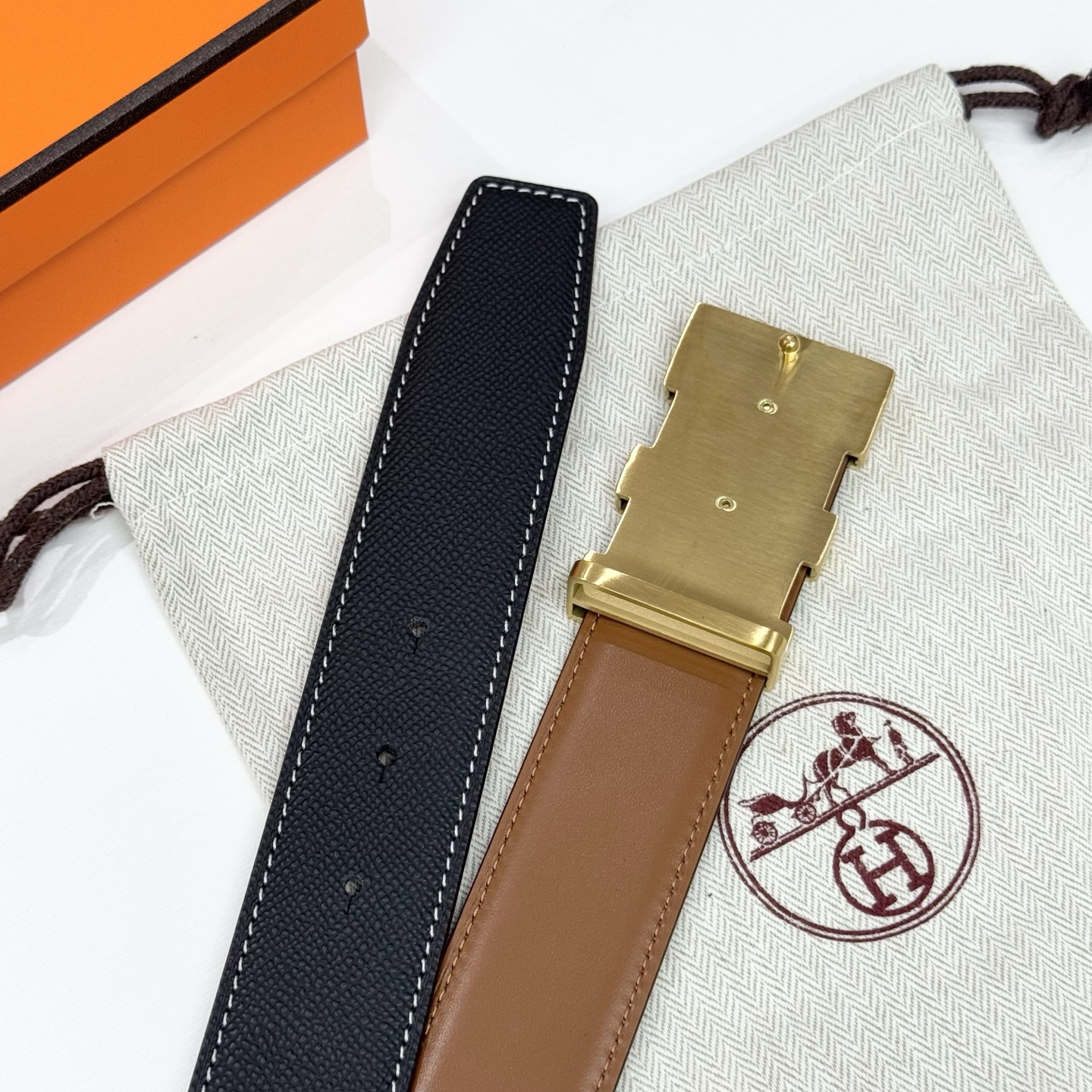 。 爱马仕H商务休闲、正装均可佩戴！3.8cm 最新款扣头，抛光扣头、时尚百搭