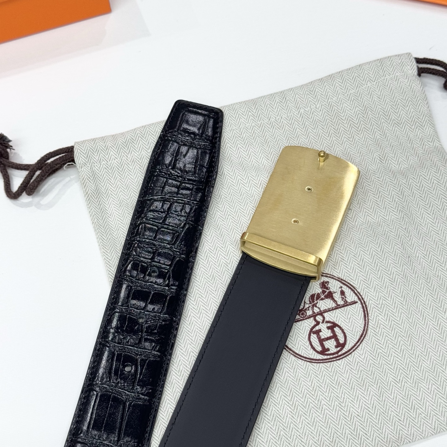 。 爱马仕H商务休闲、正装均可佩戴！3.8cm 最新款扣头，抛光扣头、时尚百搭