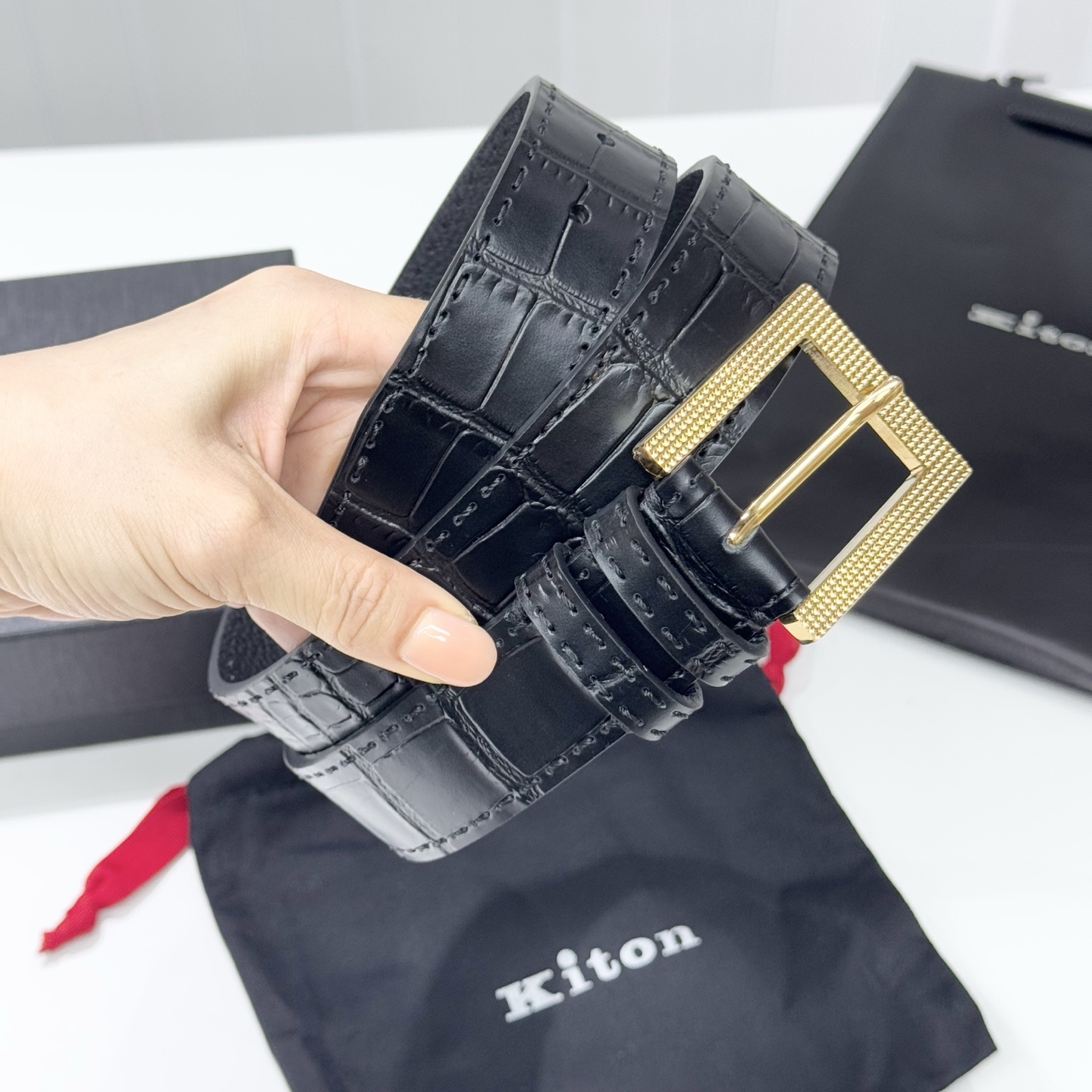 。 2025新款Kiton进口小牛皮腰带。3.5公分宽，上海贸易公司的货品，继BC，LP之后老钱们都在追