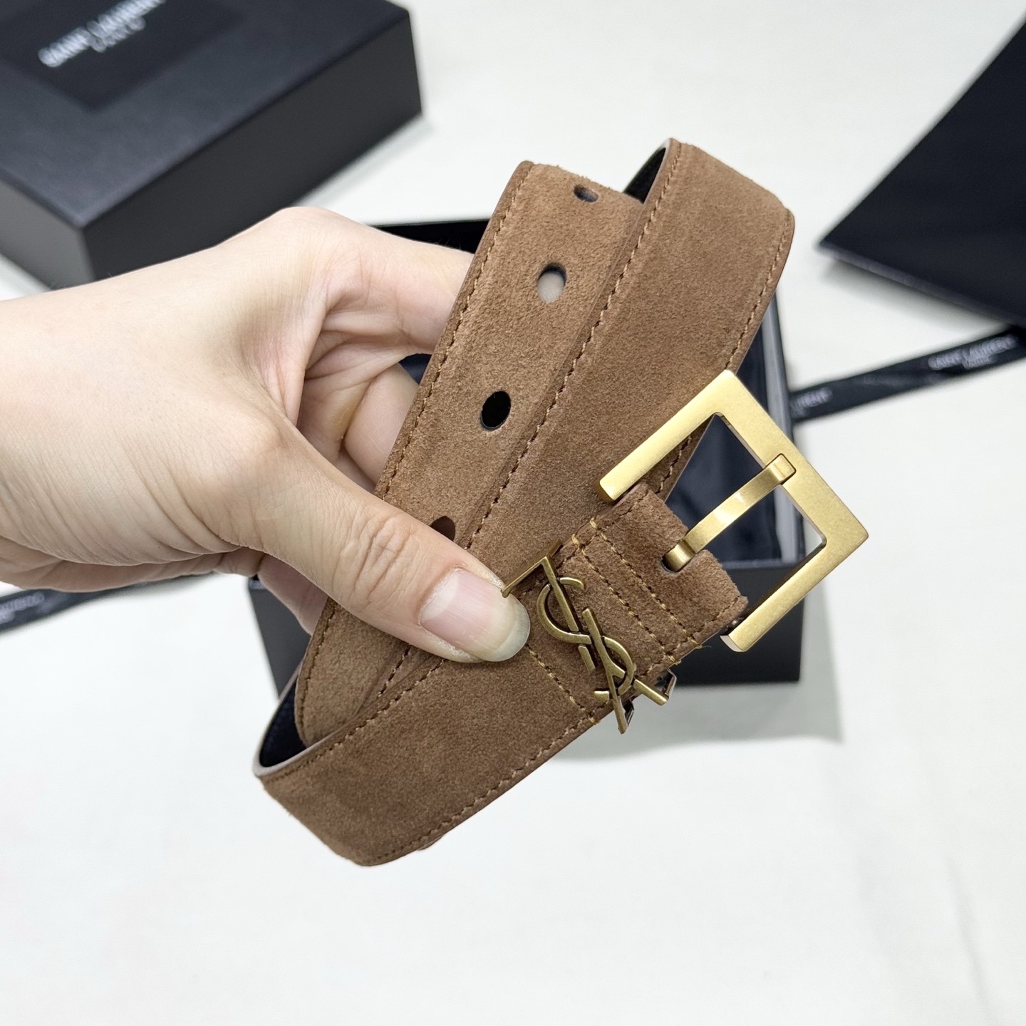 。 Saint Laurent圣罗兰 女士麂皮腰带皮带 经典颜色出货，每针每线都非常紧致，YSL古金原版