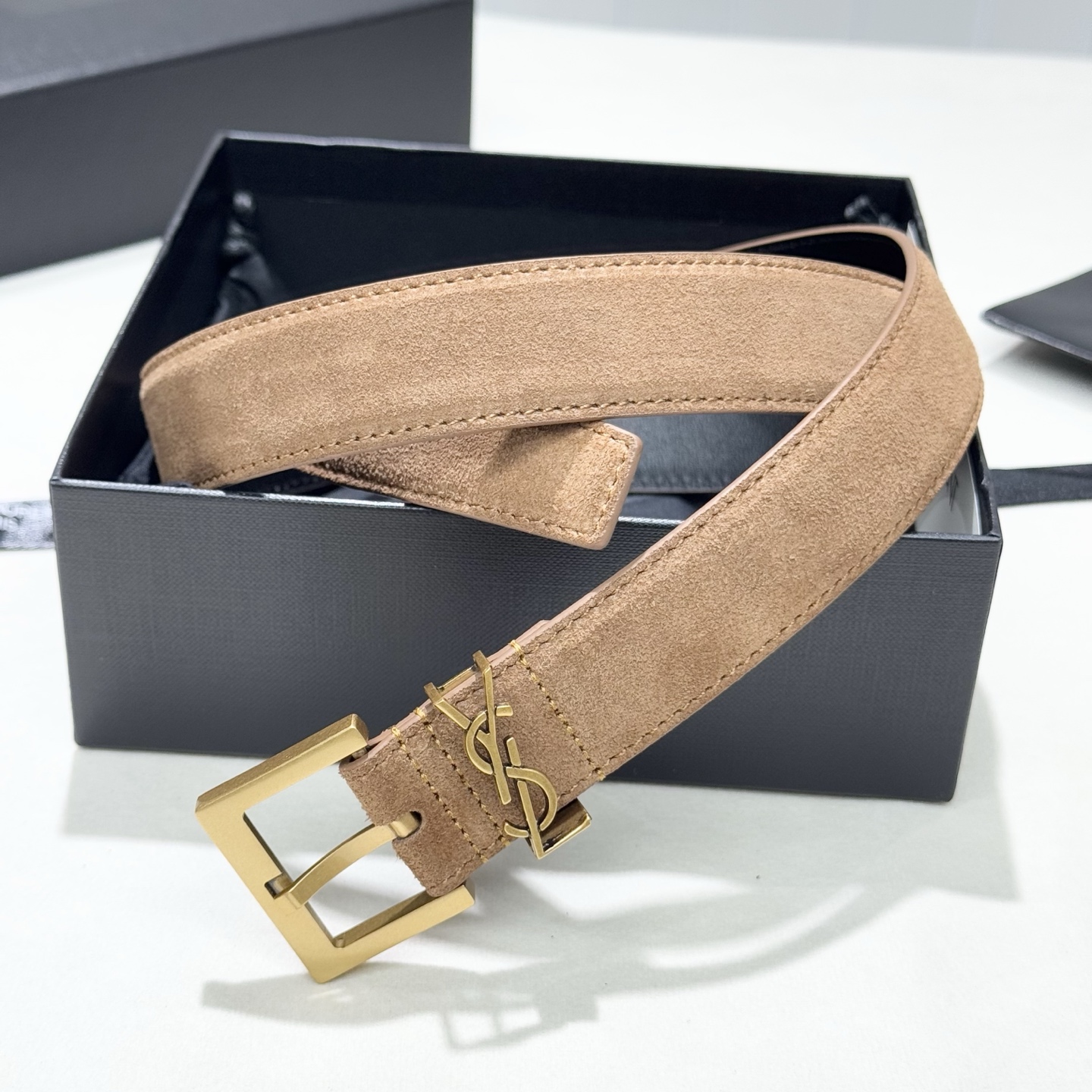 。 Saint Laurent圣罗兰 女士麂皮腰带皮带 经典颜色出货，每针每线都非常紧致，YSL古金原版