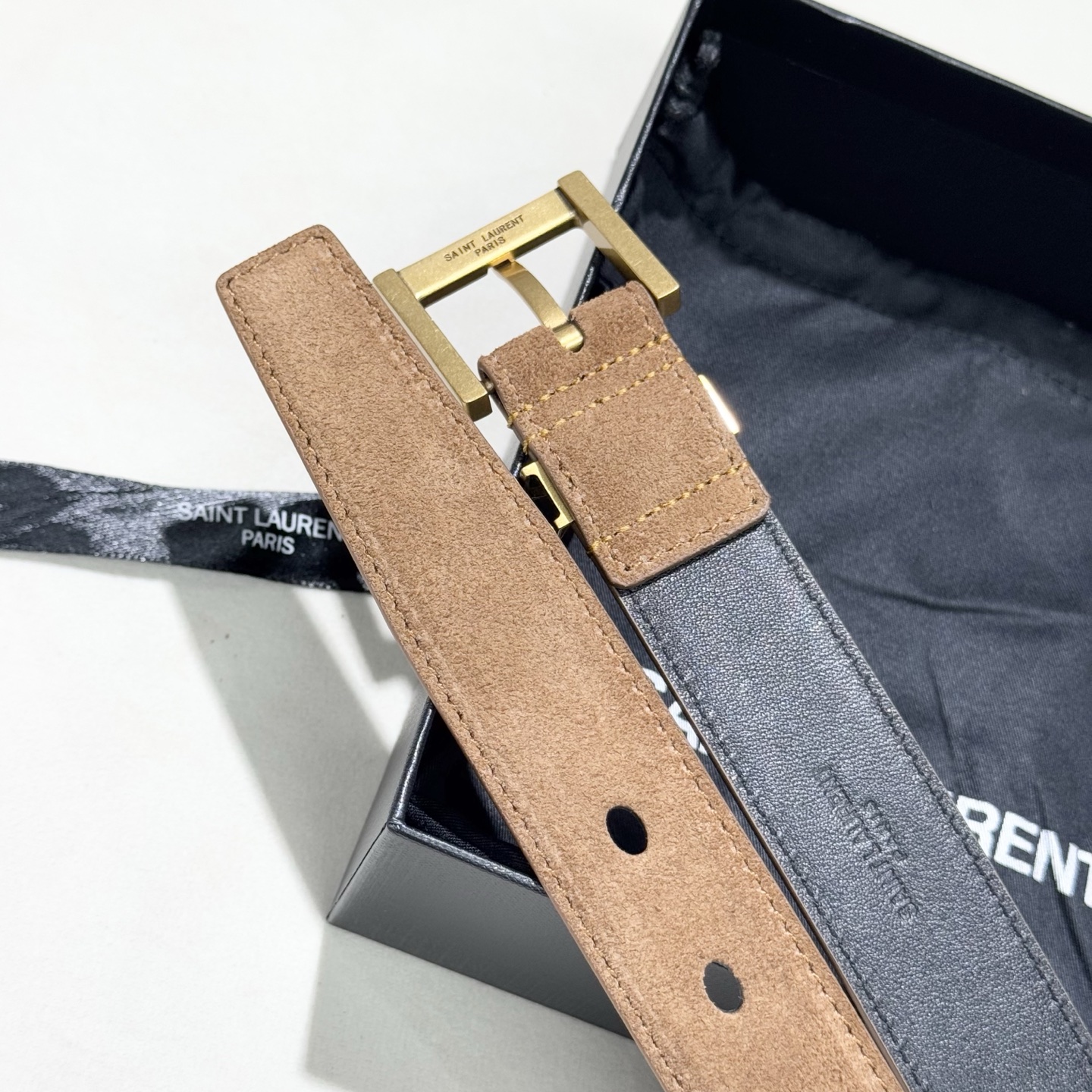 。 Saint Laurent圣罗兰 女士麂皮腰带皮带 经典颜色出货，每针每线都非常紧致，YSL古金原版
