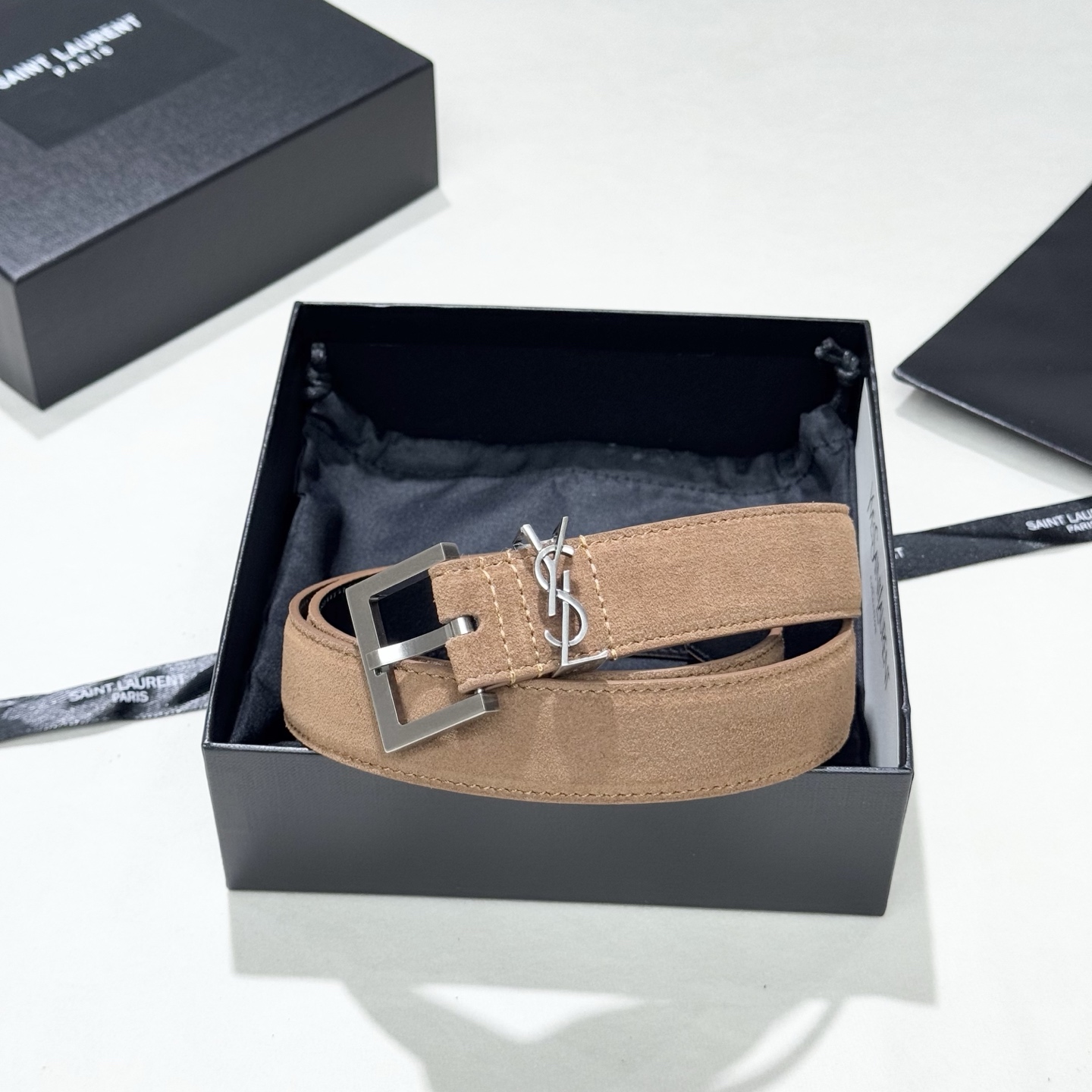 。 Saint Laurent圣罗兰 女士麂皮腰带皮带 经典颜色出货，每针每线都非常紧致，YSL古金原版