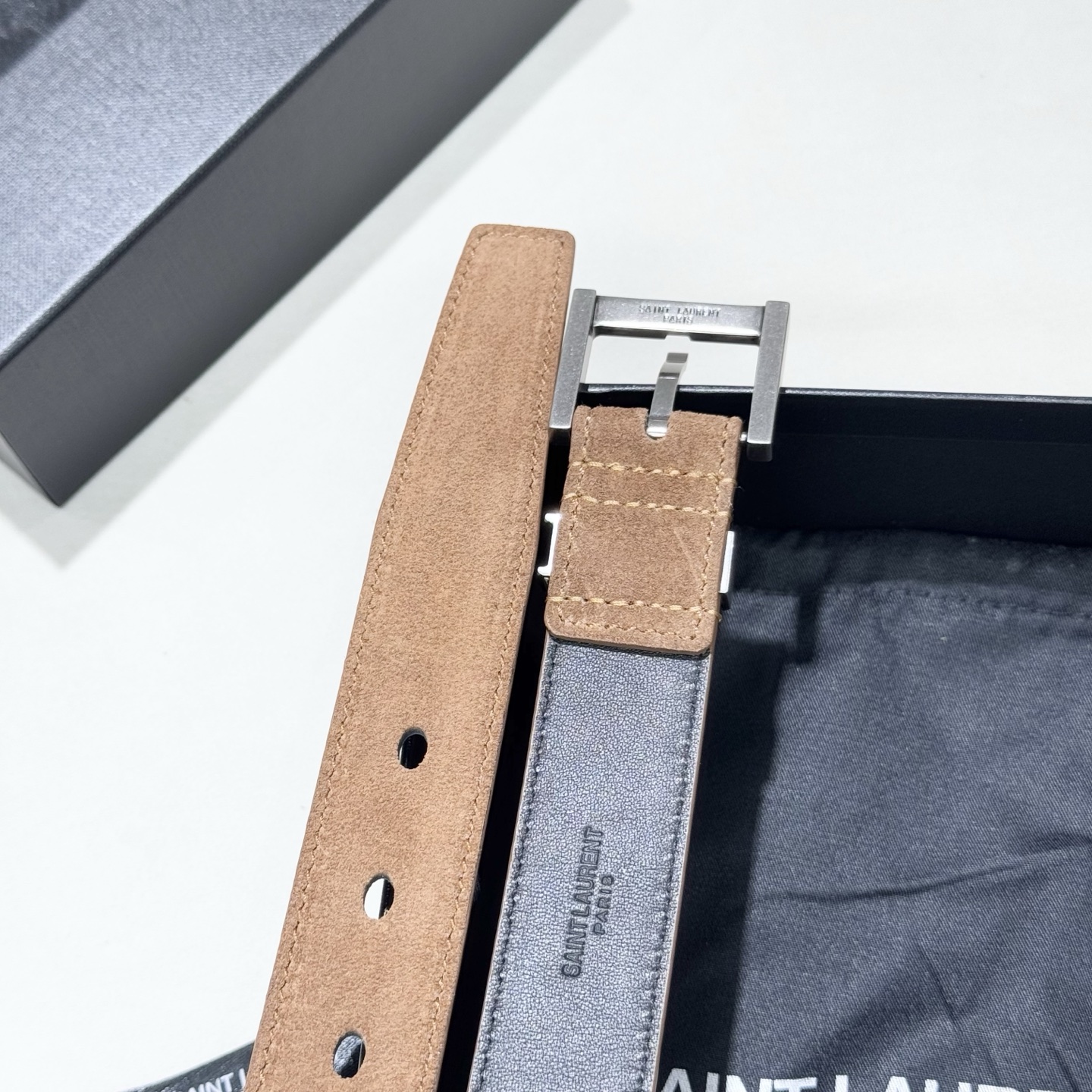 。 Saint Laurent圣罗兰 女士麂皮腰带皮带 经典颜色出货，每针每线都非常紧致，YSL古金原版