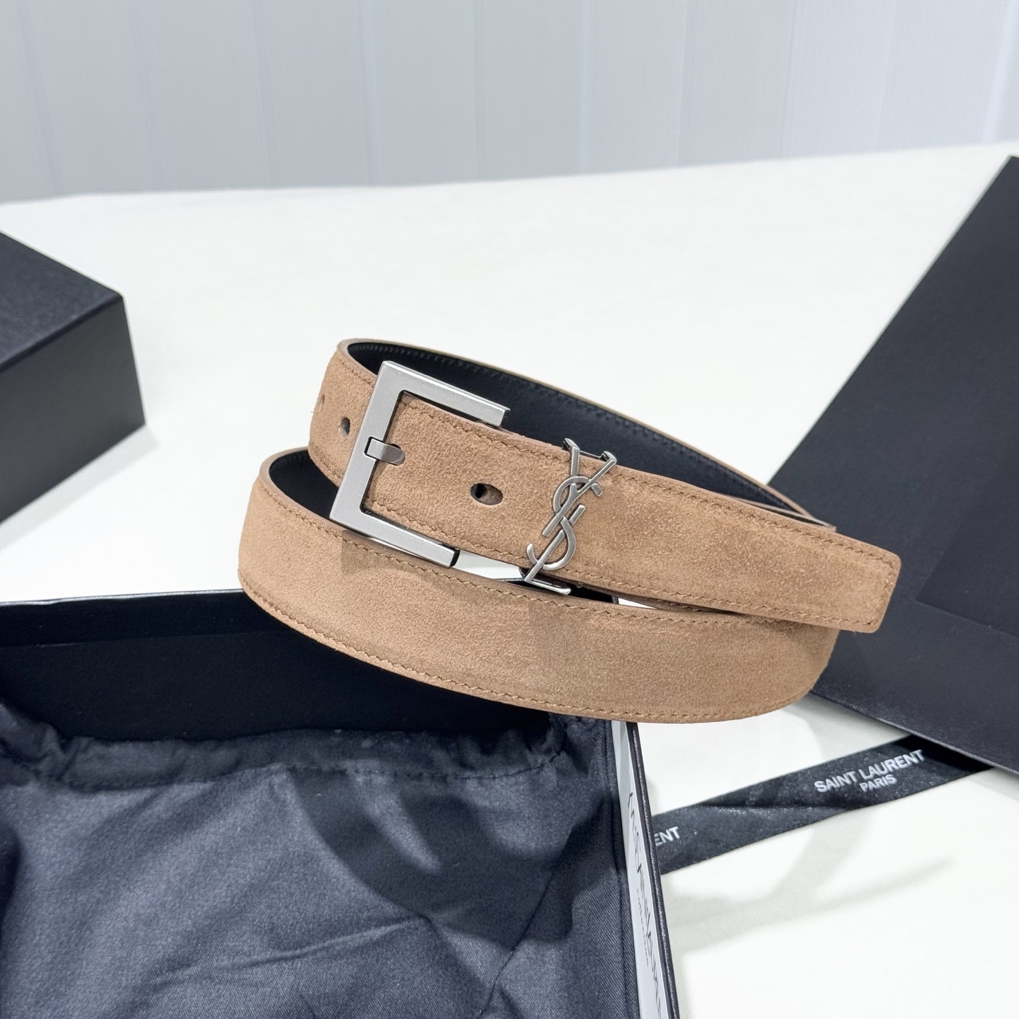 。 Saint Laurent圣罗兰 女士麂皮腰带皮带 经典颜色出货，每针每线都非常紧致，YSL古金原版