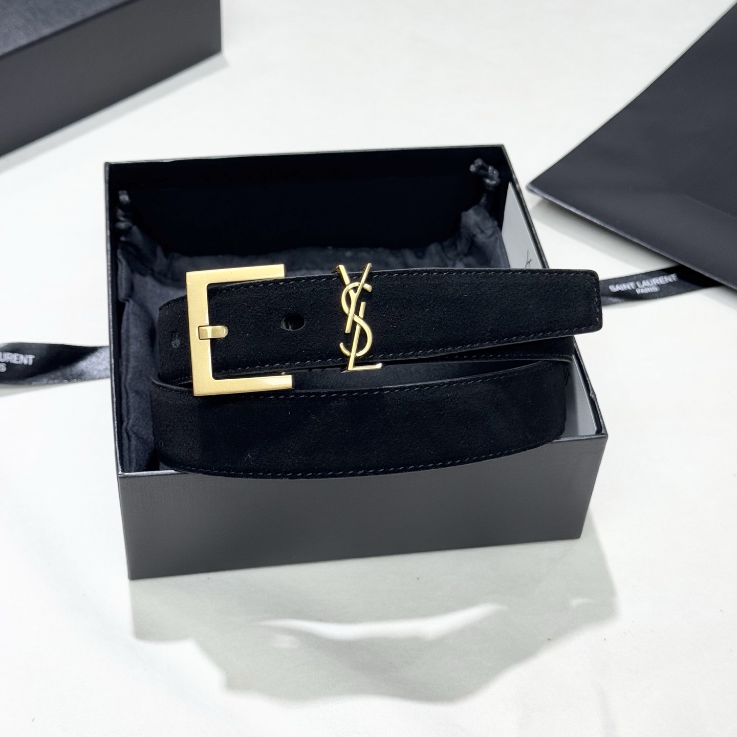 。 Saint Laurent圣罗兰 女士麂皮腰带皮带 经典颜色出货，每针每线都非常紧致，YSL古金原版