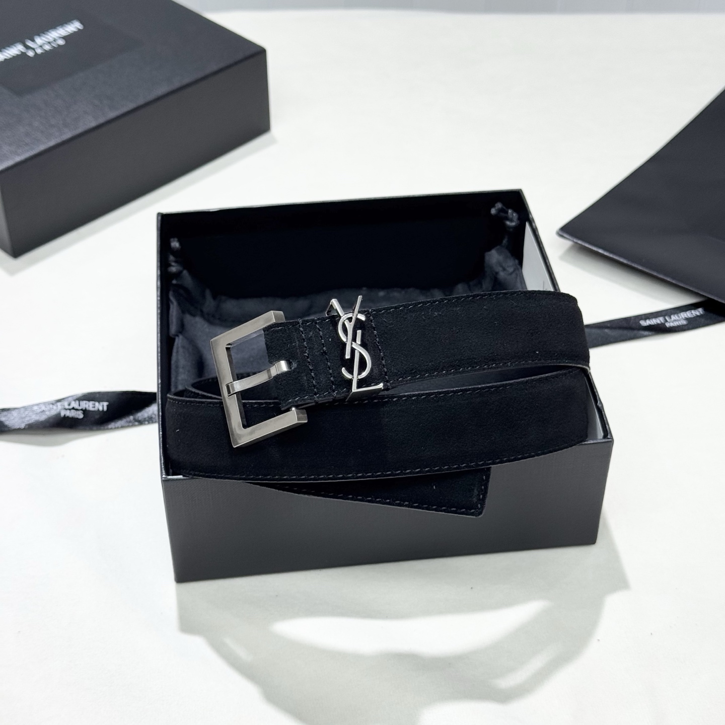 。 Saint Laurent圣罗兰 女士麂皮腰带皮带 经典颜色出货，每针每线都非常紧致，YSL古金原版
