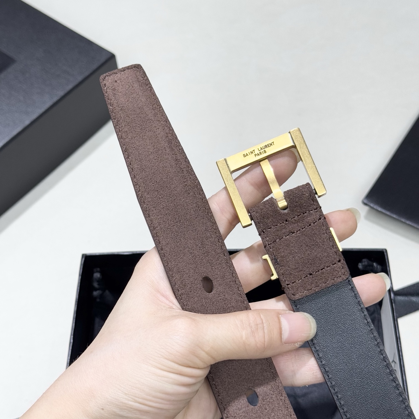 。 Saint Laurent圣罗兰 女士麂皮腰带皮带 经典颜色出货，每针每线都非常紧致，YSL古金原版