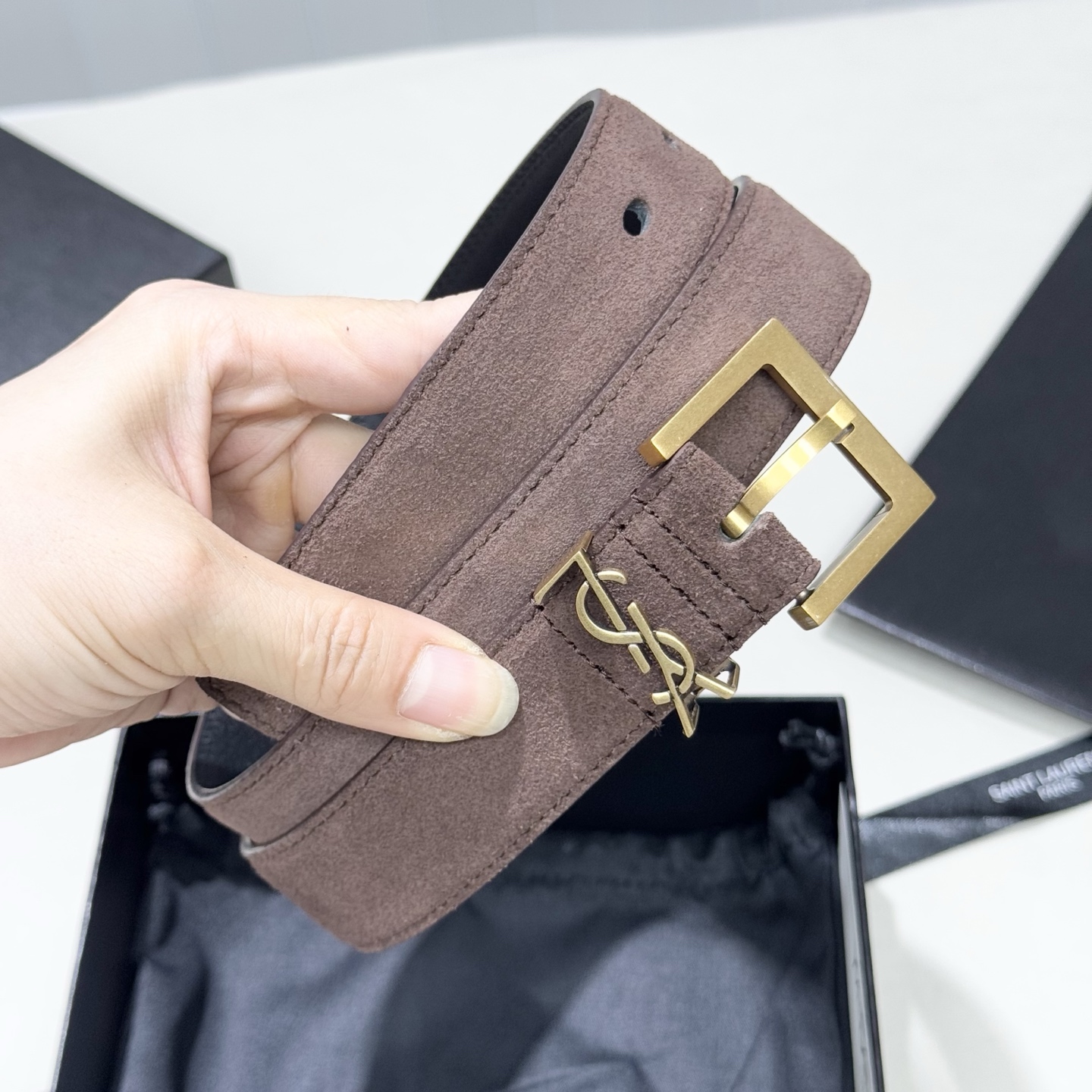 。 Saint Laurent圣罗兰 女士麂皮腰带皮带 经典颜色出货，每针每线都非常紧致，YSL古金原版